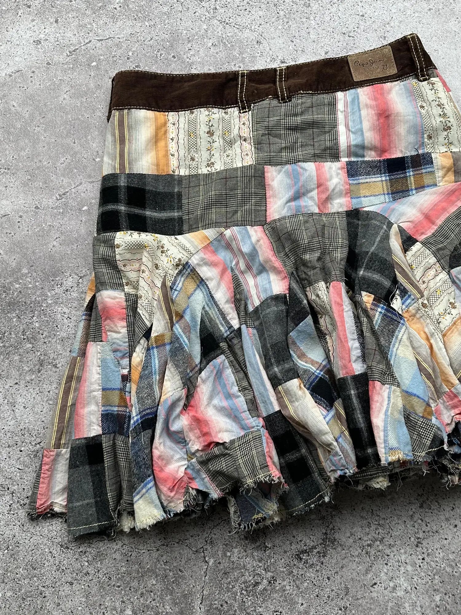 Japanese Brand Vintage Lush Patchwork Mini Skirt C115(V284) Size 27" / US 4 / IT 40 - 6 Thumbnail