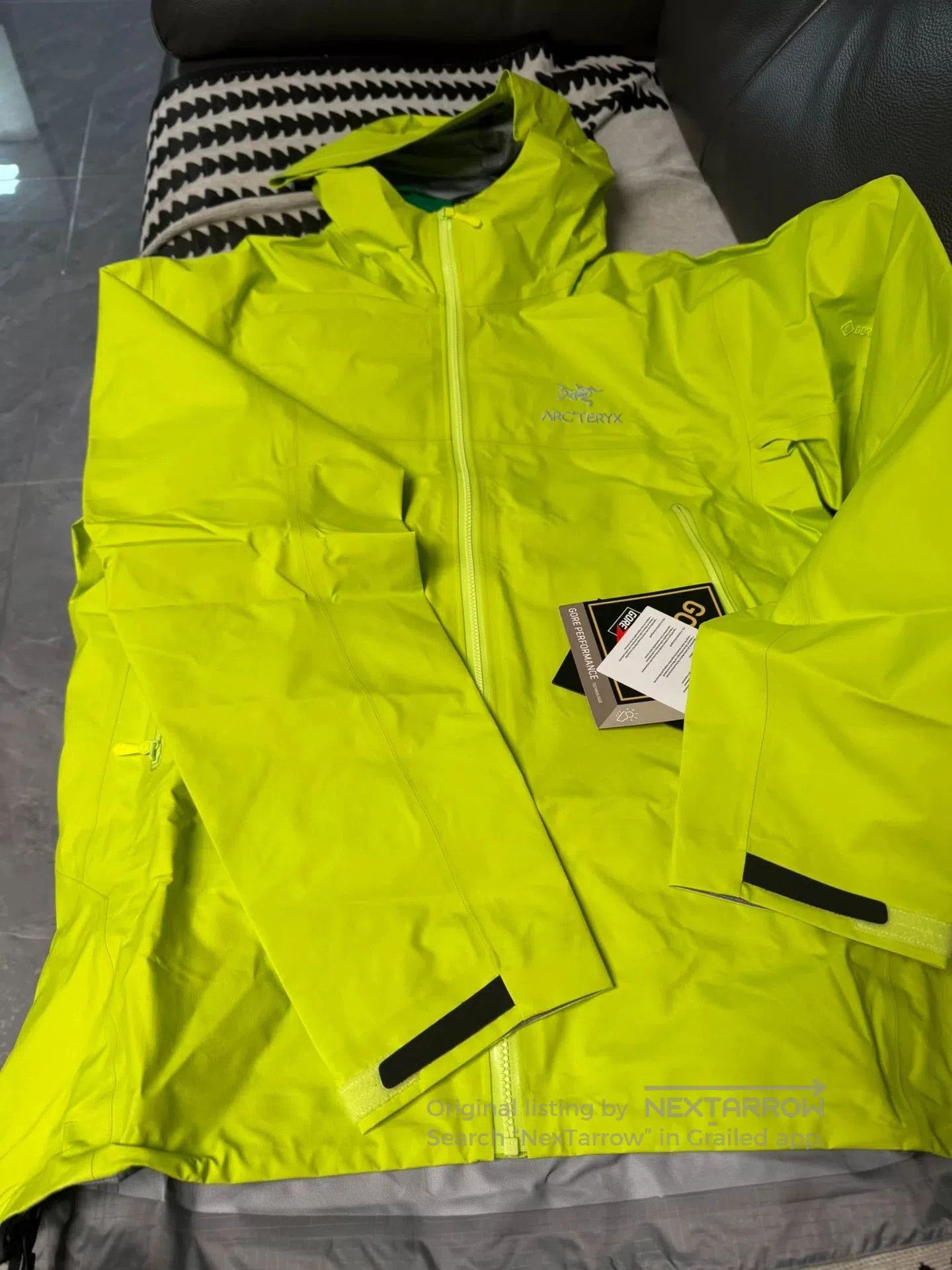 Arc'teryx Arc'teryx Beta Jacket in Fluorescent Green. Size US XL / EU 56 / 4 - 3 Thumbnail