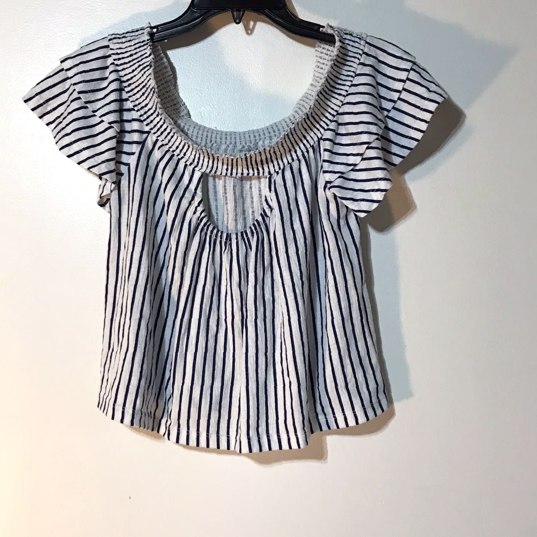 Camel Red Camel Cropped Blouse Junior's Size S White/Blue Striped Flutter Sleeve Casual Women's Top Size S / US 4 / IT 40 - 2 Thumbnail