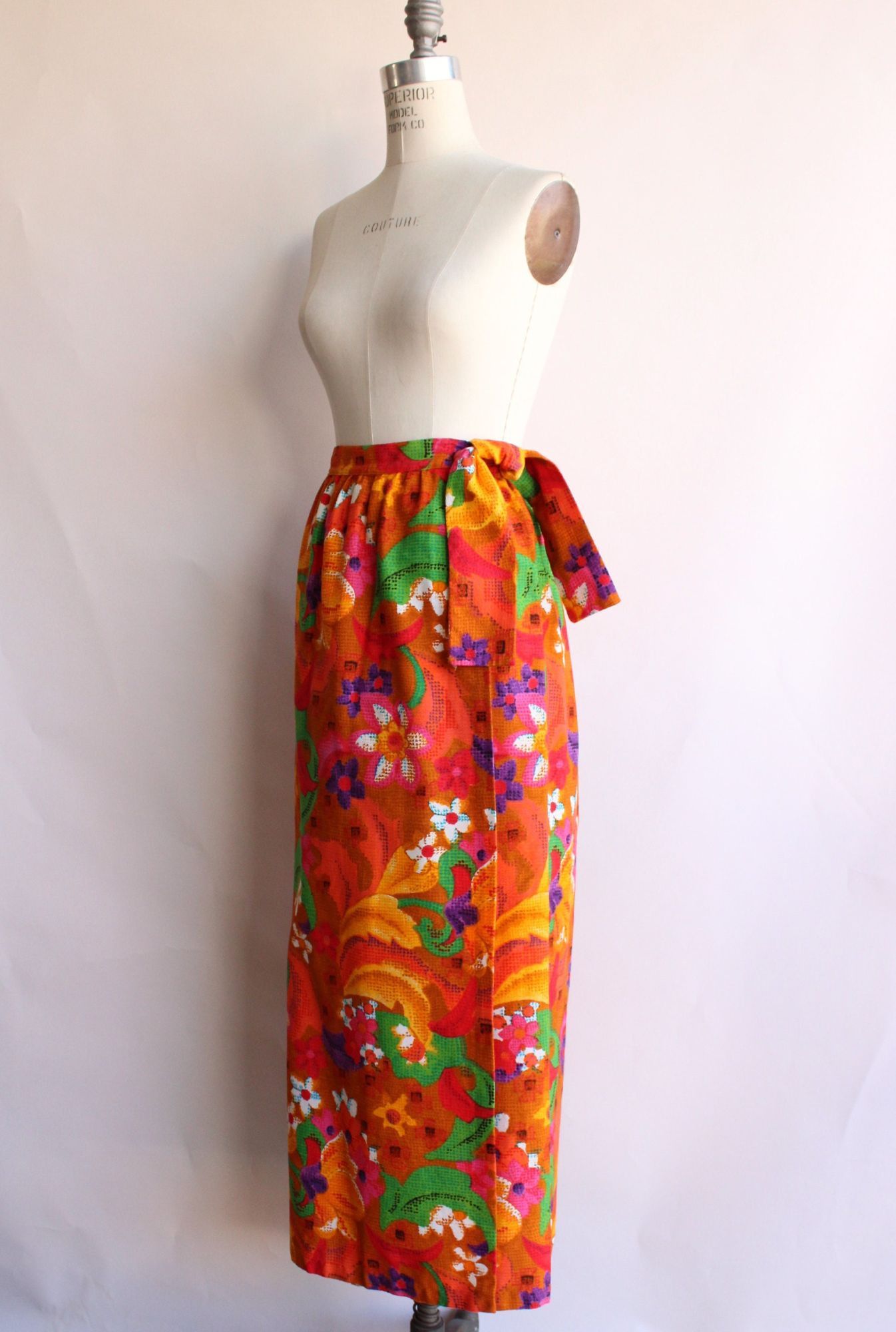 Vintage Vintage 1960s Skirt, Beverly Vogue Wrap Maxi Skirt, Tiki Flo Size 27" / US 4 / IT 40 - 7 Thumbnail