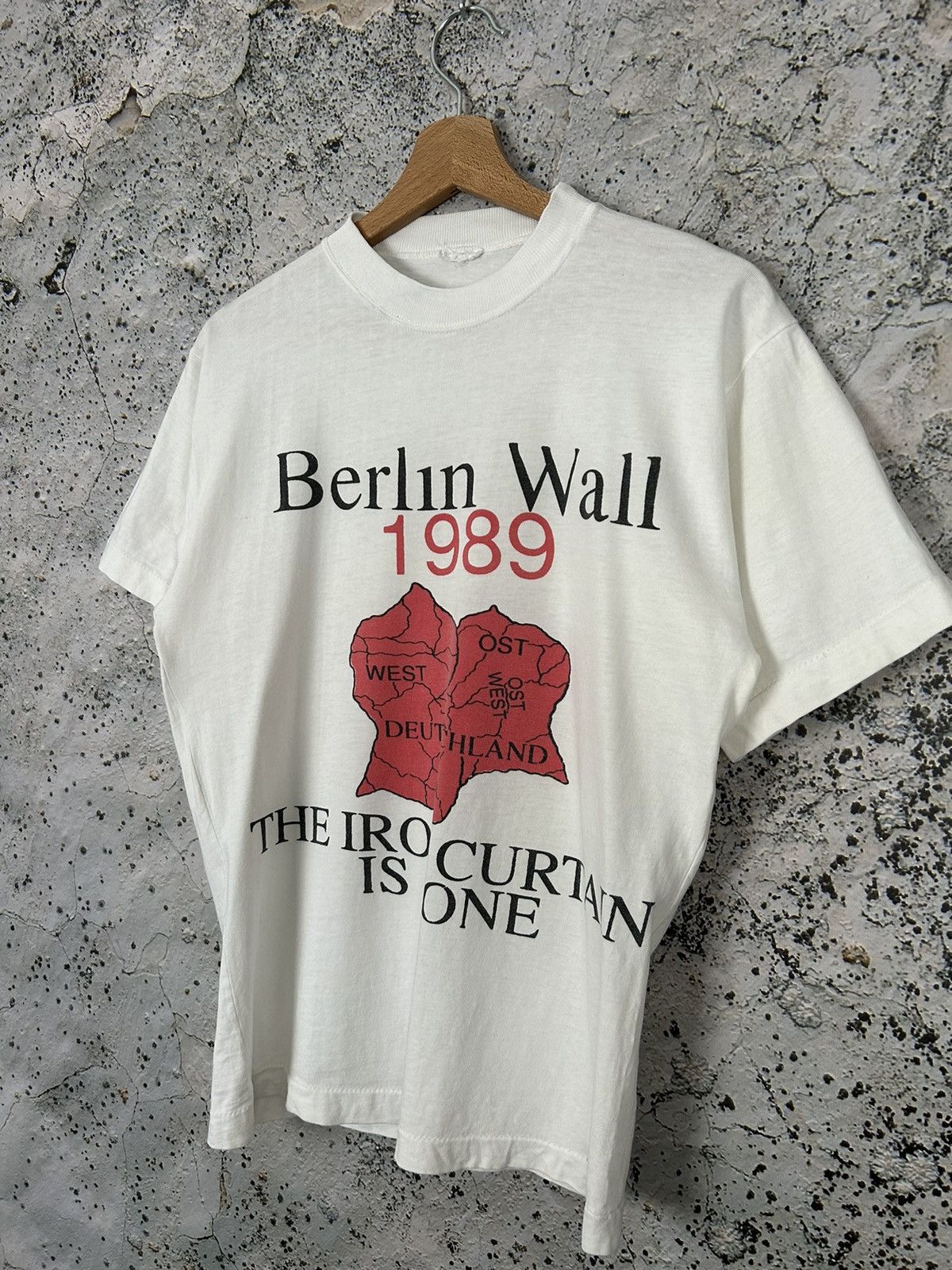 Vintage Vintage 1989 Berlin Wall Archival Single Stitch Rare Tee Size US M / EU 48-50 / 2 - 2 Thumbnail