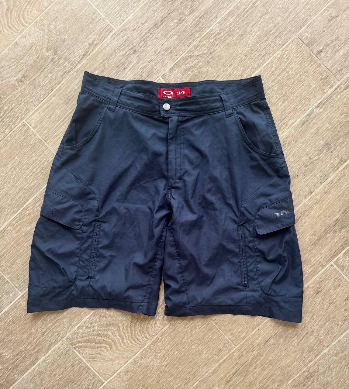 Oakley Vintage Oakley React shorts cargo software in navy Size 34US Size US 34 / EU 50 - 1 Thumbnail