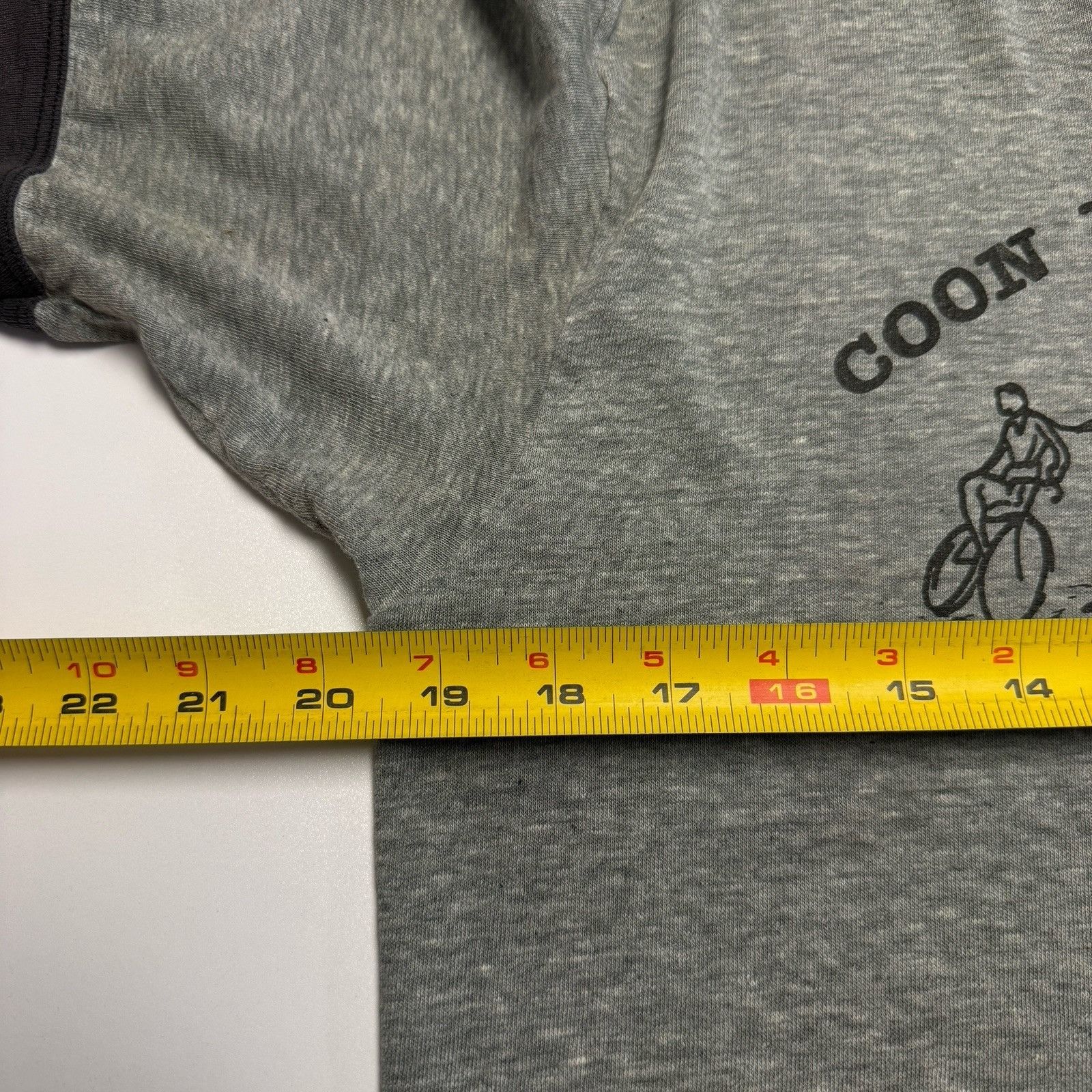 Vintage Vintage 80s Bike & Ski Ringer T Shirt Mens Large Gray 1982 Size US L / EU 52-54 / 3 - 11 Thumbnail