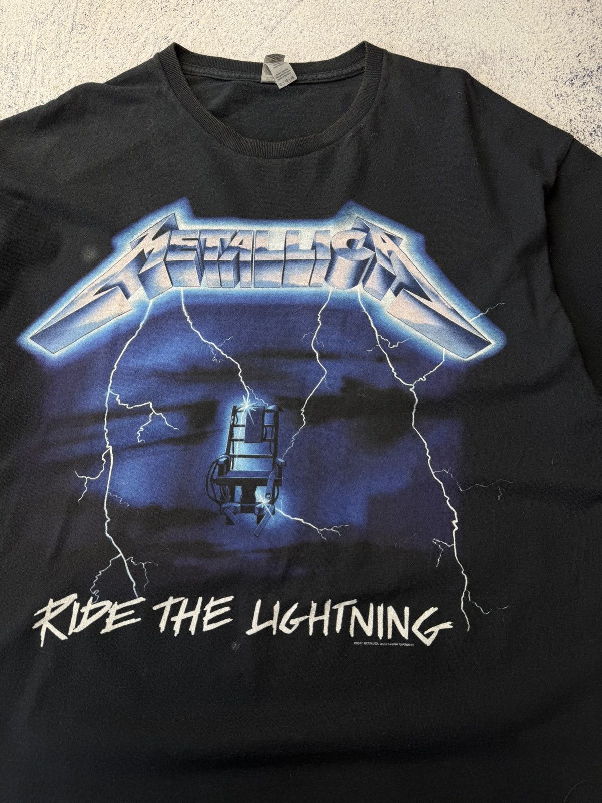 Band Tees × Vintage Vintage Metallica 2017 Ride The Lightning Sun Faded T-Shirt Size US XL / EU 56 / 4 - 9 Thumbnail