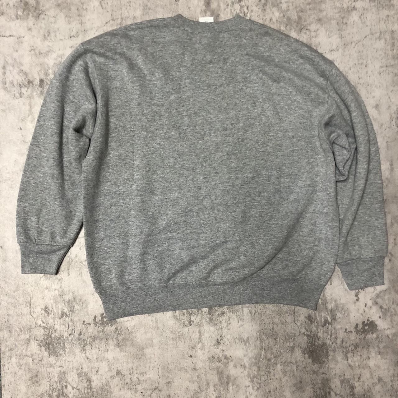 Fruit Of The Loom Grey Victoria Canada crewneck sweatshirt with gold accents Size US XL / EU 56 / 4 - 4 Thumbnail