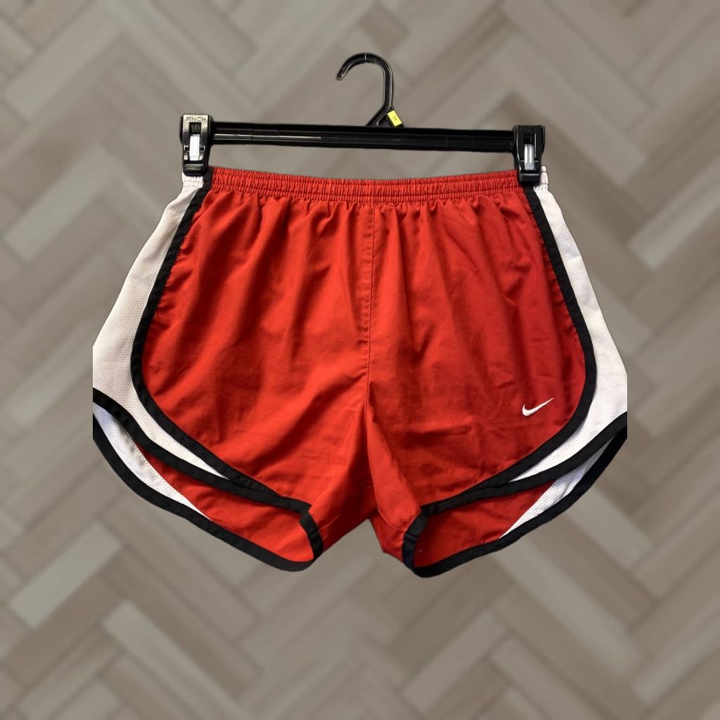 Nike Nike Women Red Athletic Shorts S Red / 97-37 High Rise Polyester Regular Inseam 3.25 in. Activewear Pants Style Athletic Fit Brand Nike Women Red Size 28" / US 6 / IT 42 - 1 Thumbnail