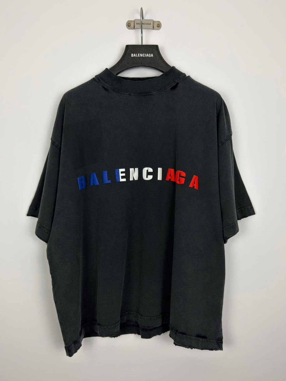 Balenciaga Paris tee Size US L / EU 52-54 / 3 - 1 Thumbnail