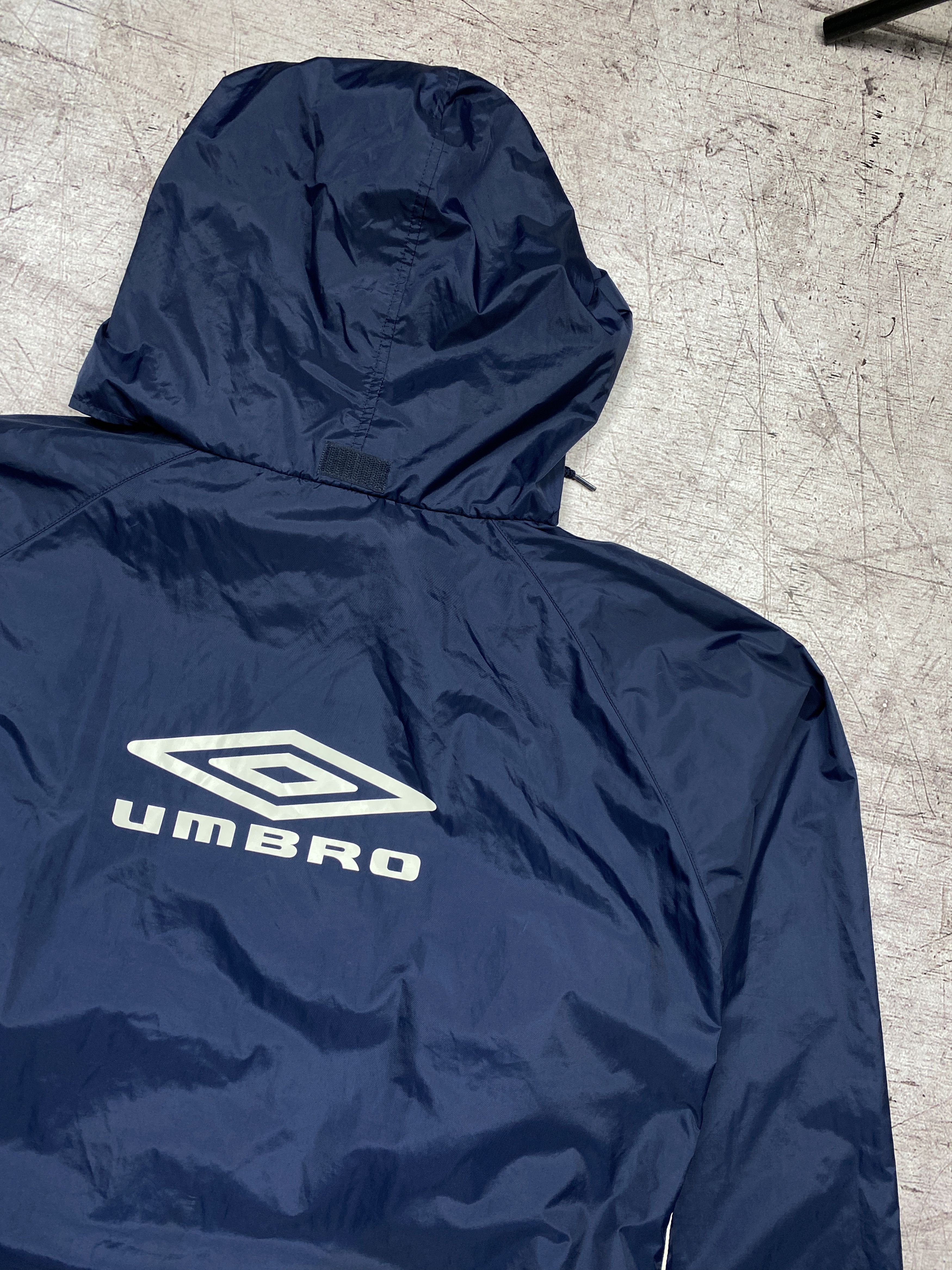 Umbro × Vintage Umbro Vintage Mens Nylon Light Jacket Size US XXL / EU 58 / 5 - 2 Thumbnail