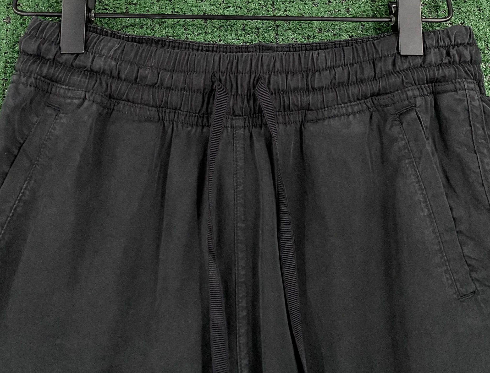 Lululemon Lululemon Tencel Lyocell Black Track Shorts Women’s Size 4 Size 28" / US 6 / IT 42 - 2 Thumbnail