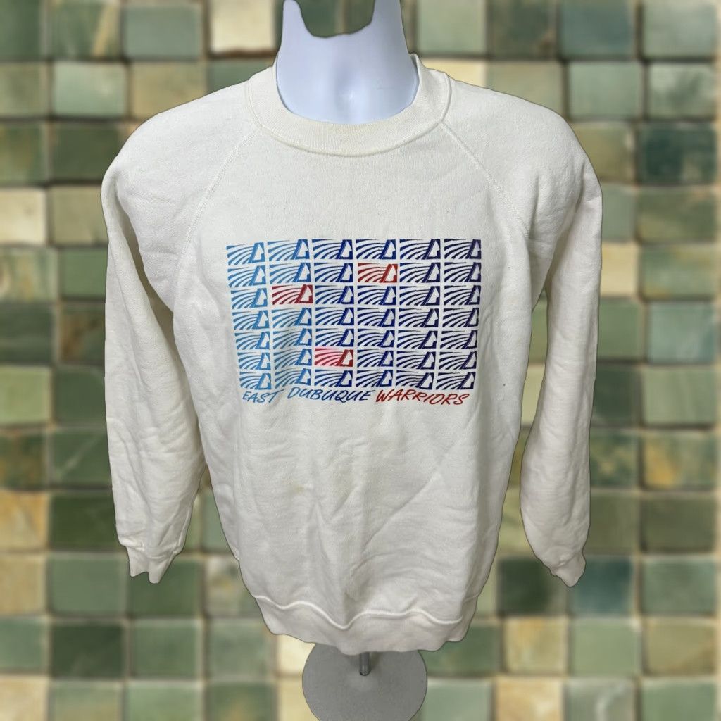 Hanes VINTAGE Hanes Crewneck Raglan White East Dubuque Warriors Unisex L USA 1980s Sweatshirt Mens Size US L / EU 52-54 / 3 - 1 Thumbnail