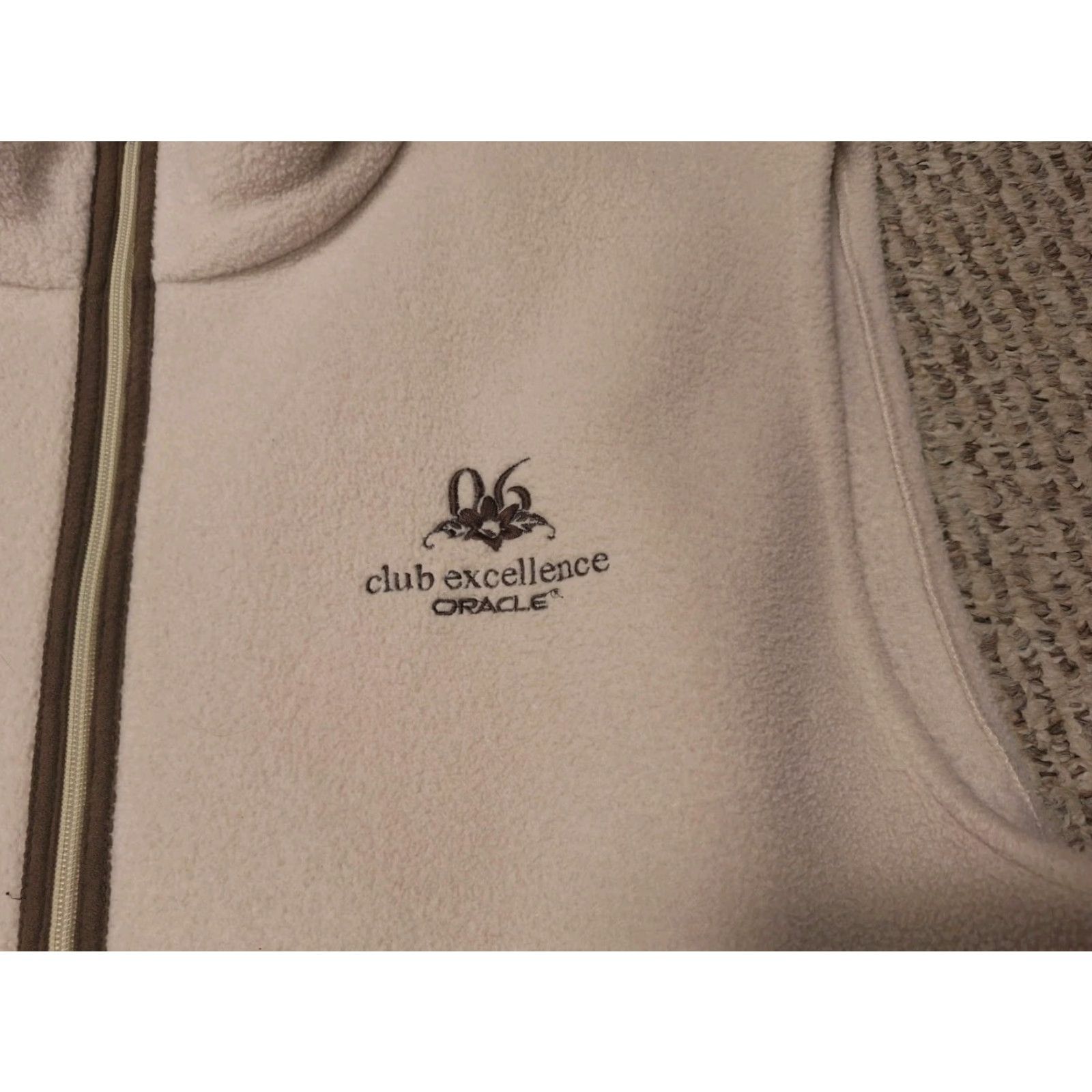 Vintage VINTAGE Oracle Vest Embroidered Zip Cream M Unisex Adults L 2006 Club Excellence fleece Size US M / EU 48-50 / 2 - 3 Thumbnail