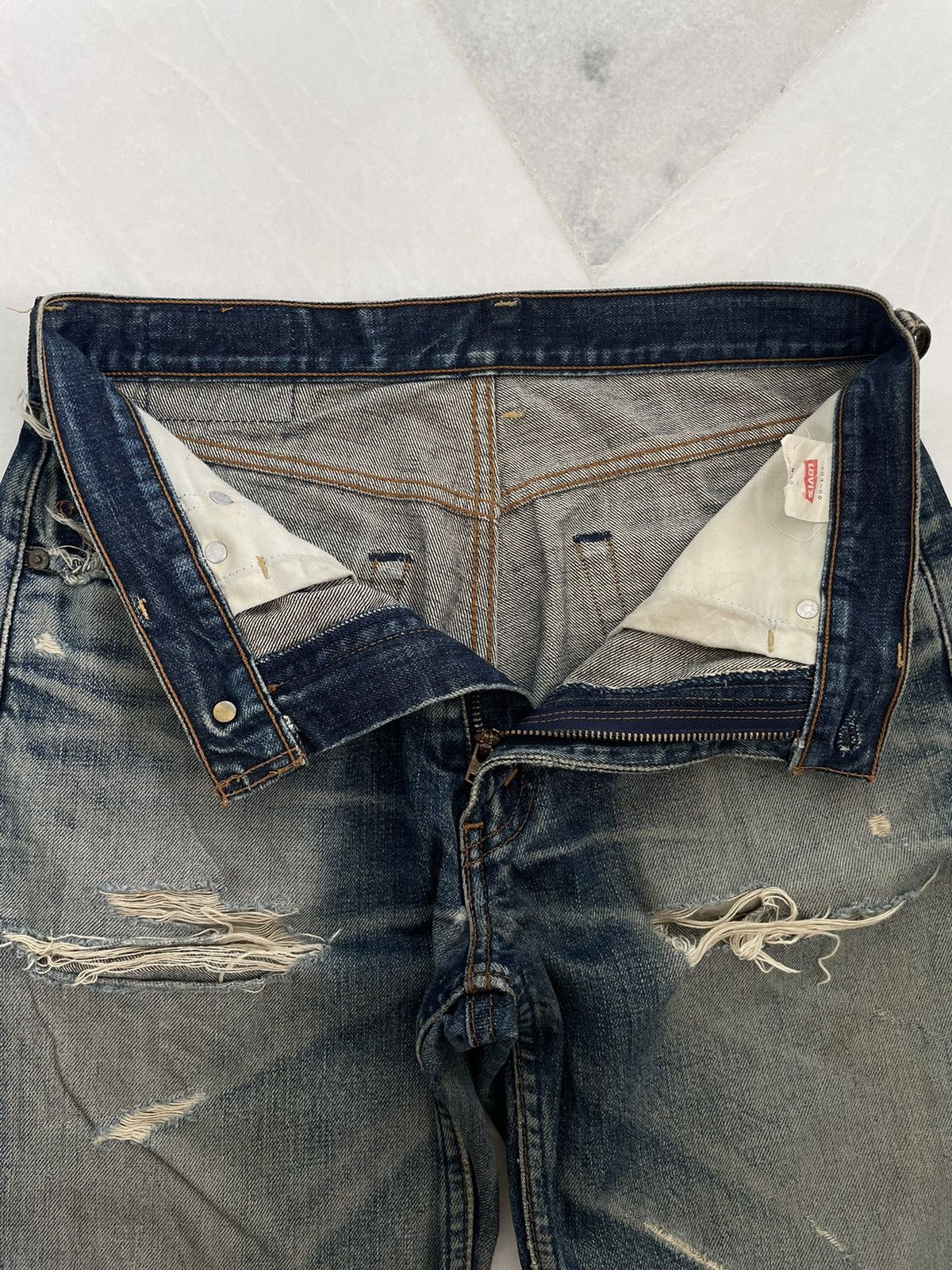 Levi's × Vintage VINTAGE 90s LEVIS THRASHED & DISTRESSED JEANS Size US 31 - 8 Thumbnail