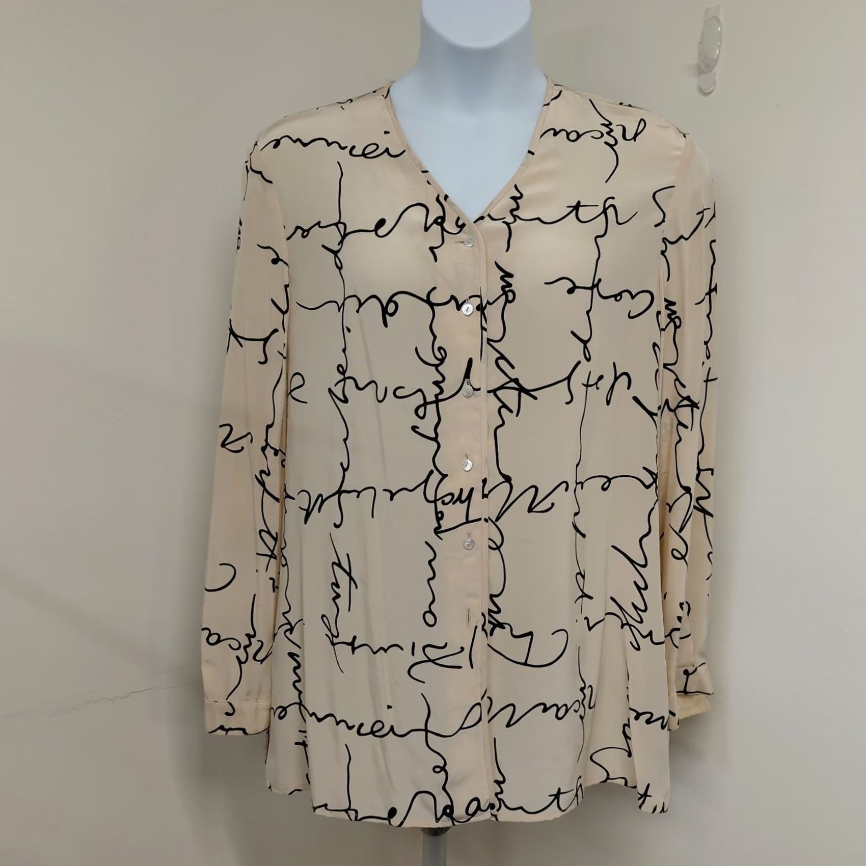 Liz Claiborne LIZ CLAIBORNE Collection Blouse Women's 16 Tan 100% Silk Button Front Top Shirt Modern Classic Womens Size XXL / US 16-18 / IT 52-54 - 2 Thumbnail
