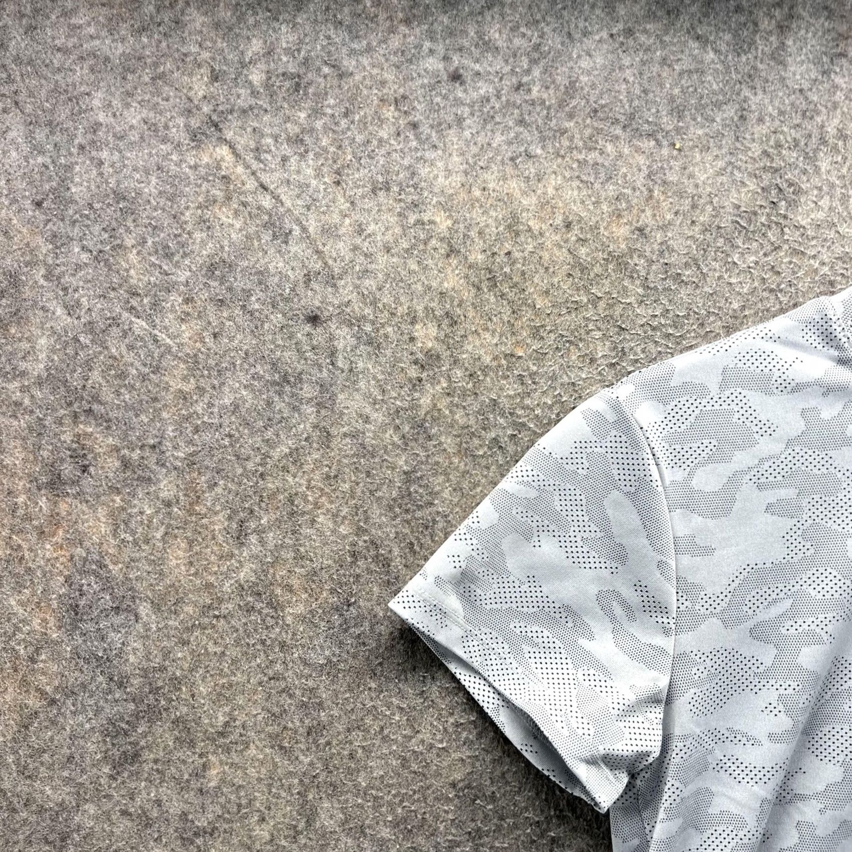 Spyder Spyder Active Shirt Womens Small Gray Camo Short Sleeve Performance Athletic Top Size S / US 4 / IT 40 - 4 Thumbnail