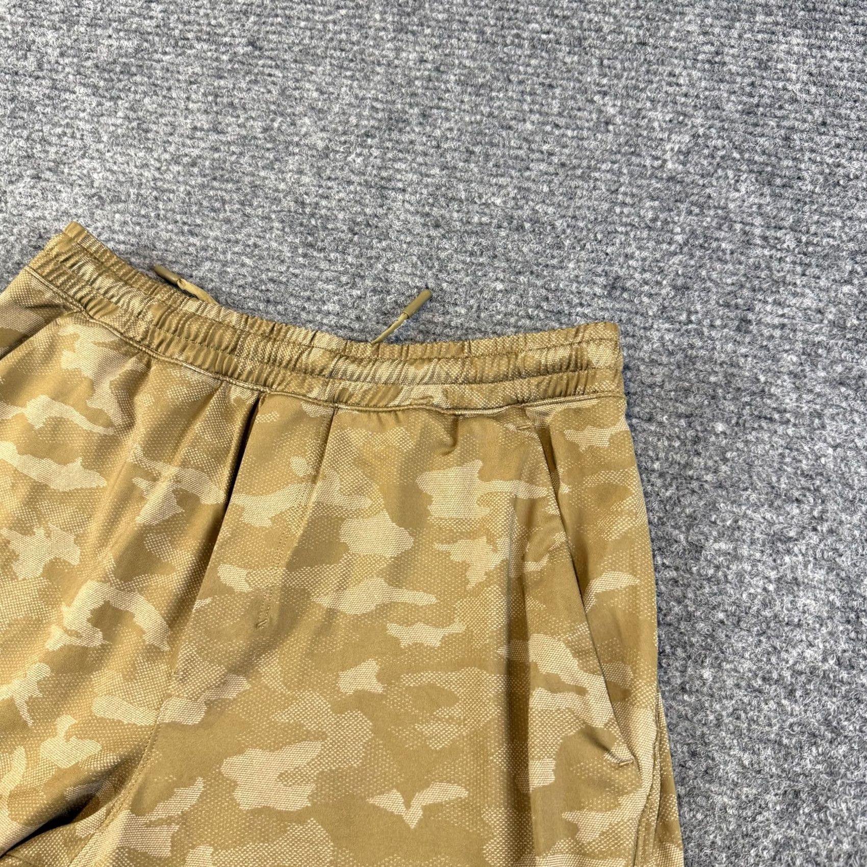 Lululemon Lululemon Shorts Mens Medium Beige Camo Athletic Running Pacebreaker Gym Workout Size US 31 - 3 Thumbnail