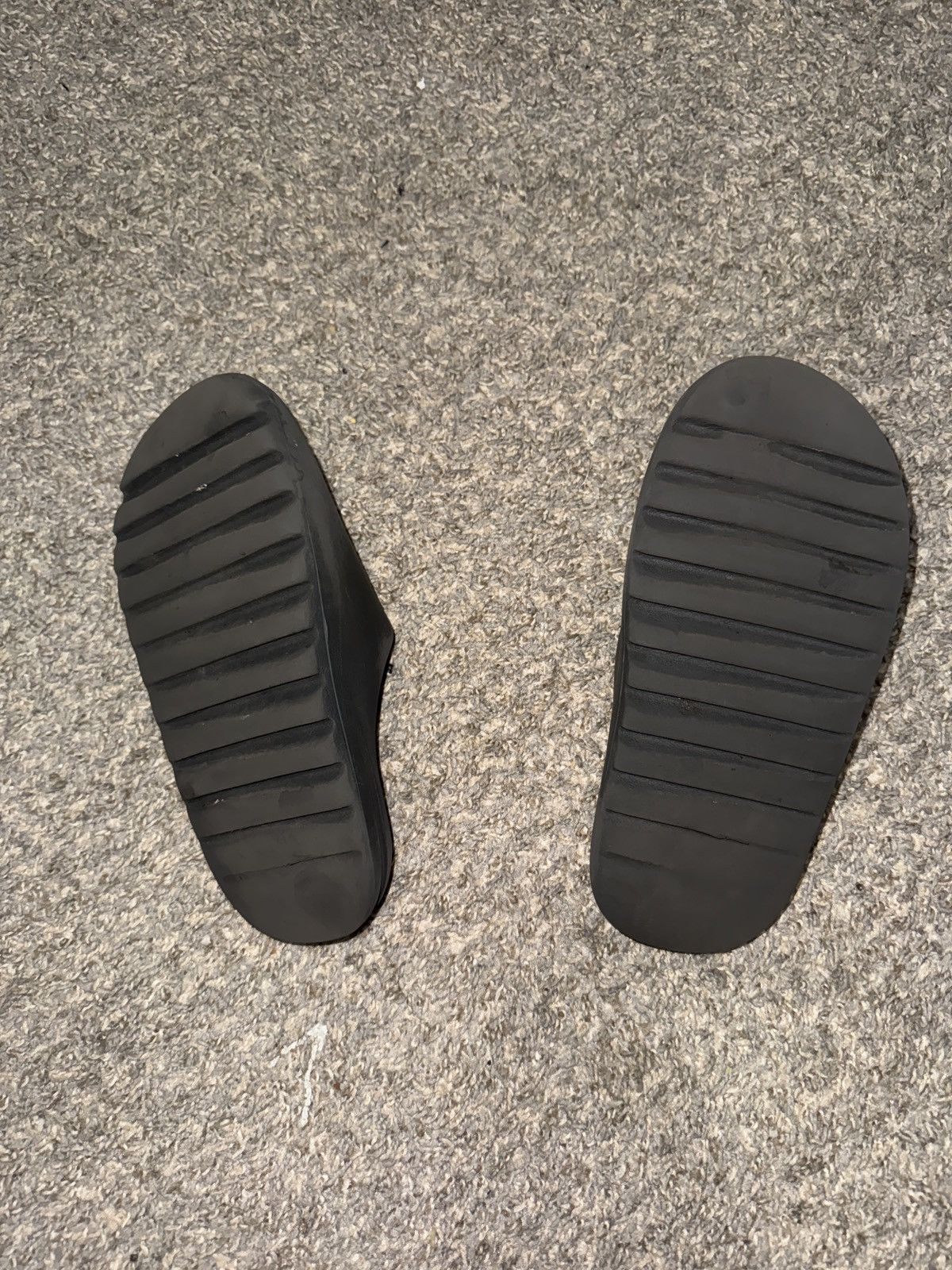 Yeezy Men Yeezy Slide Onyx Size 5 Size US 5 / EU 37 - 4 Thumbnail