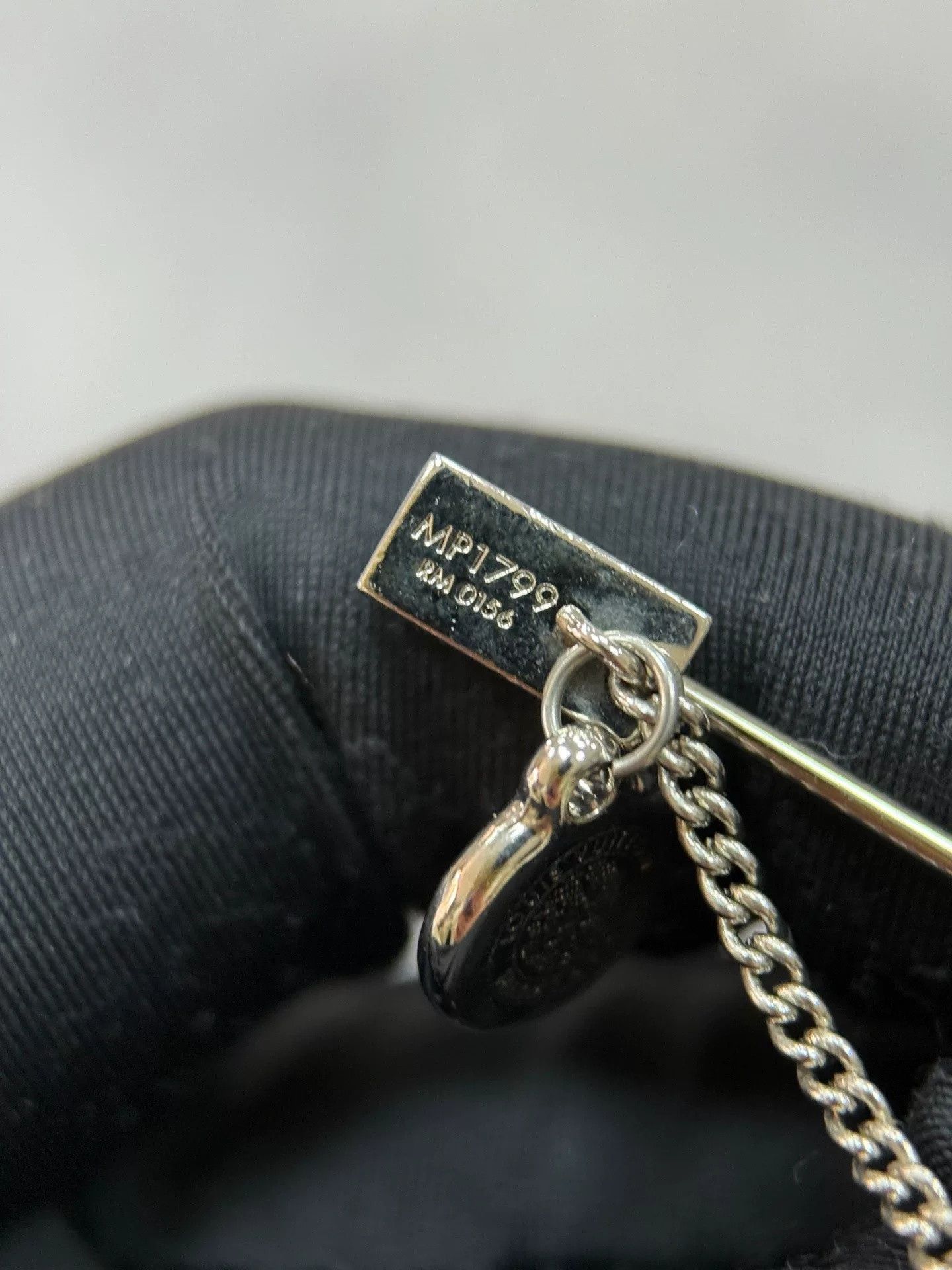 Louis Vuitton LV Brooch Size ONE SIZE - 4 Thumbnail