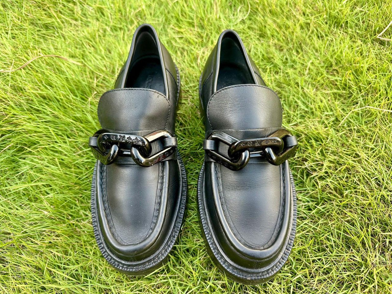 Louis Vuitton Authentic Louis Vuitton Oversized Chain Academy Flat Loafers Size US 5 / EU 37 - 1 Thumbnail