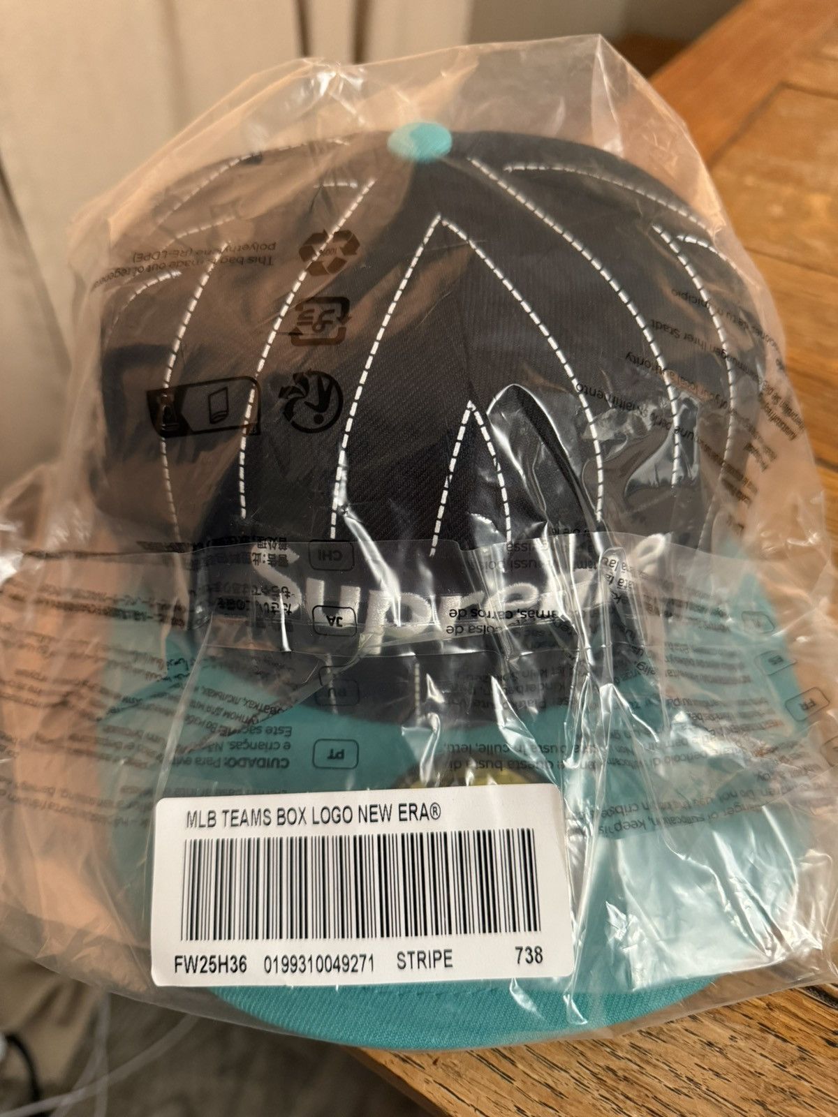 MLB × Supreme Supreme MLB Box Logo Fitted Black Pinstripe (Size 7 3/8) Size ONE SIZE - 4 Thumbnail