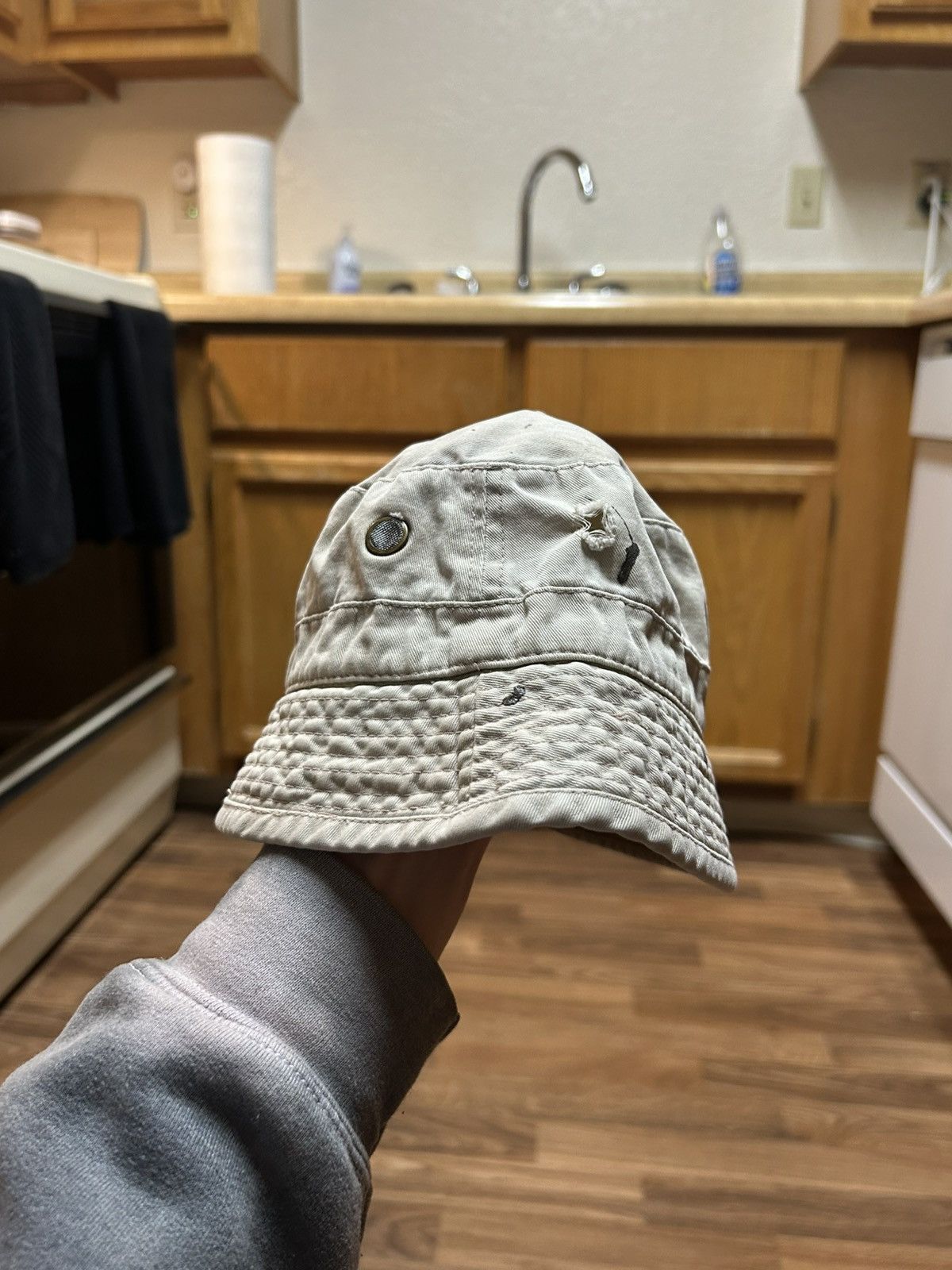 Other Tattered tan vintage bucket hat paint splatters, holes Size ONE SIZE - 1 Thumbnail