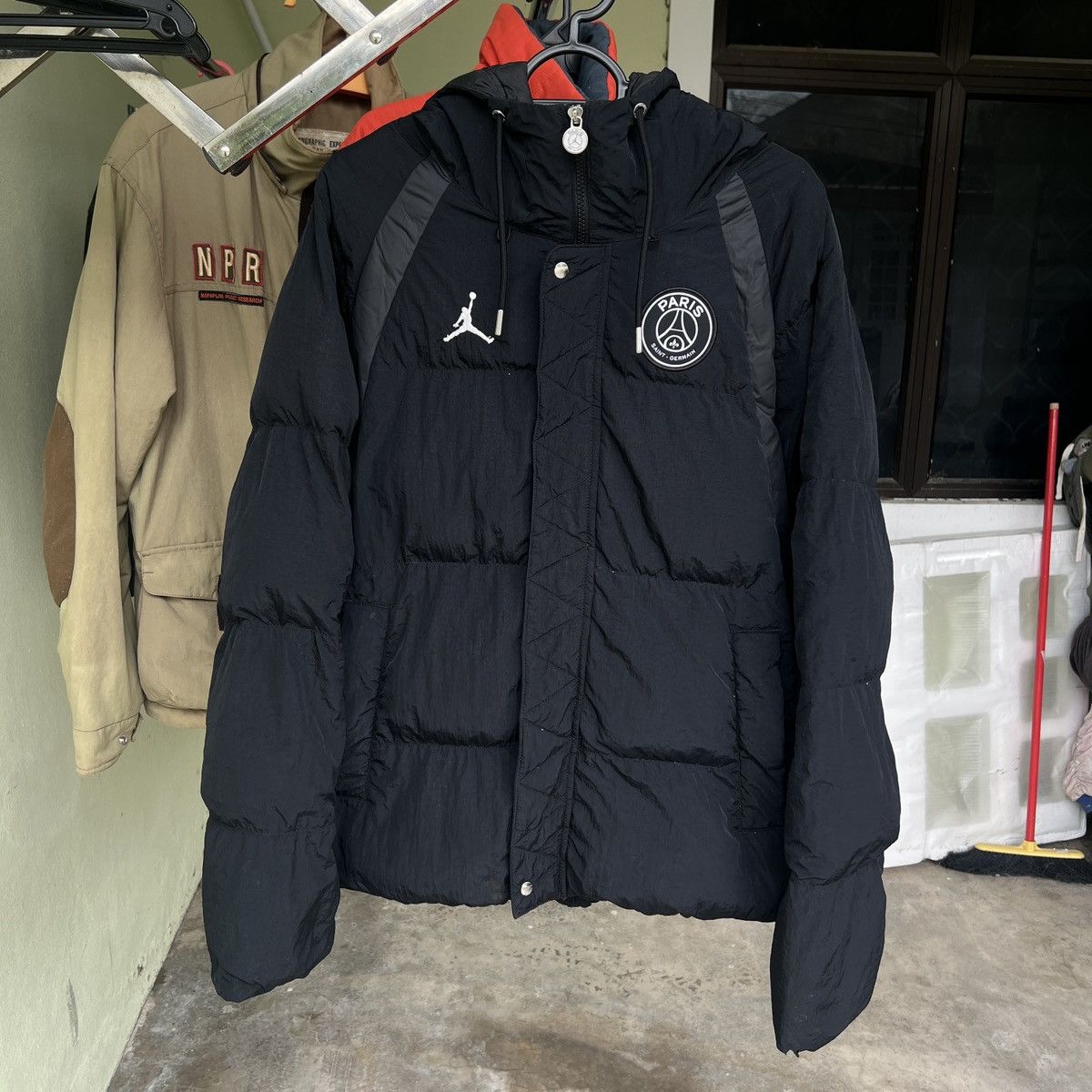 Jordan Brand Jordan Paris Saint Germain Puffer Jacket Size US M / EU 48-50 / 2 - 1 Thumbnail