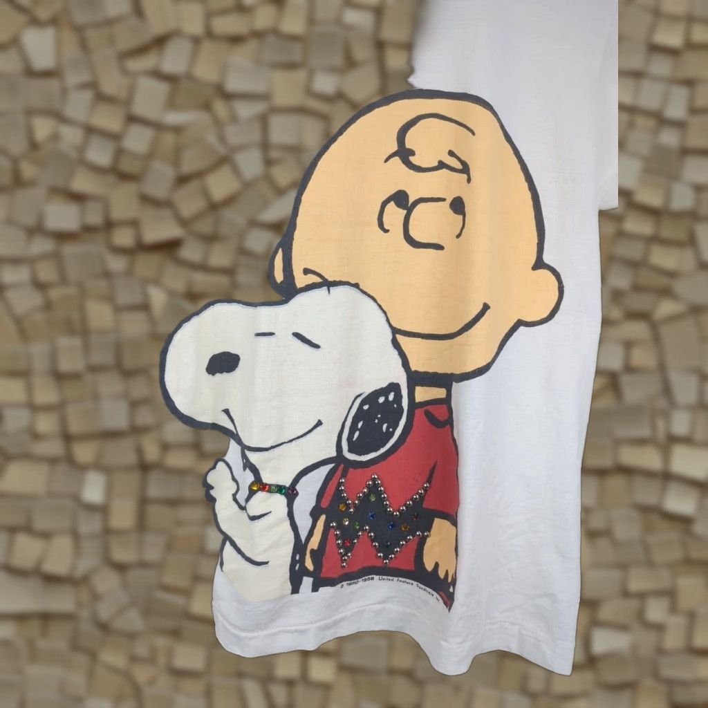 VINTAGE Syndicate Peanuts Charlie Brown Snoopy T-Shirt Large White Bedazzled 90s Mens