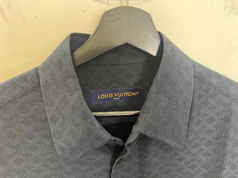 Louis Vuitton Louis Vuitton Dark Blue Short Sleeve Shirt with Full Dark Size US M / EU 48-50 / 2 - 5 Thumbnail