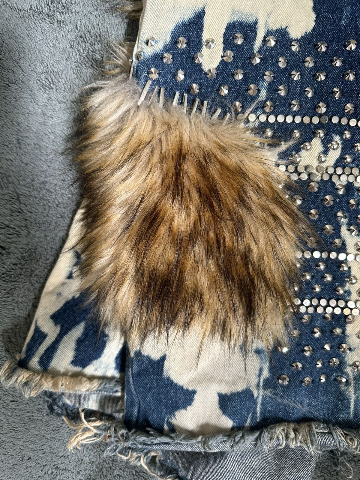 ASHISH Ashish Fall 2015 Faux Fur Studded Bleached Denim Jeans Size 26" / US 2 / IT 38 - 5 Thumbnail