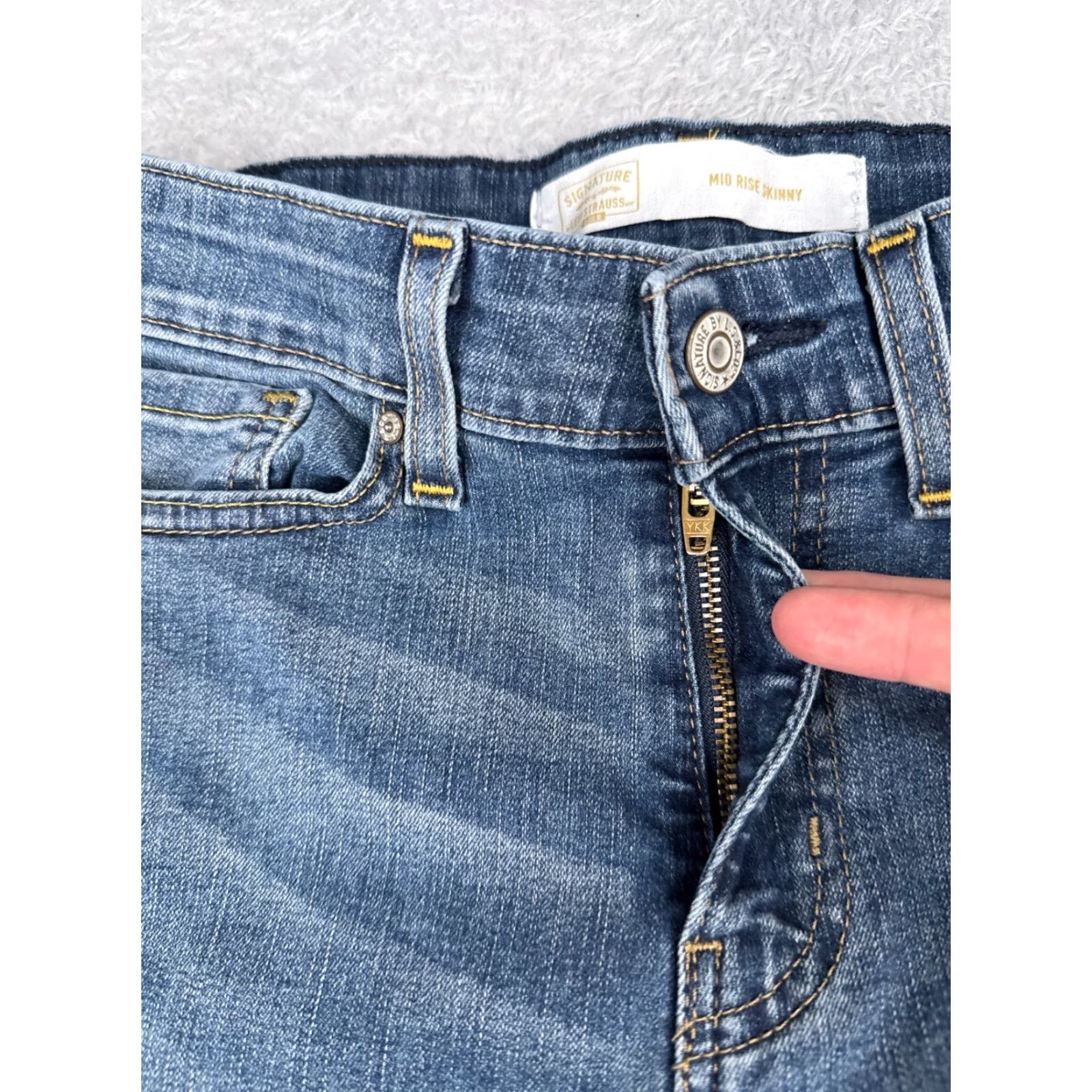 Levi's Levi's Jeans Women 29 Blue Denim Mid Rise Skinny Tapered Cotton Blend 28x27 Jeans Womens Blue 90s? Size 29" - 5 Thumbnail