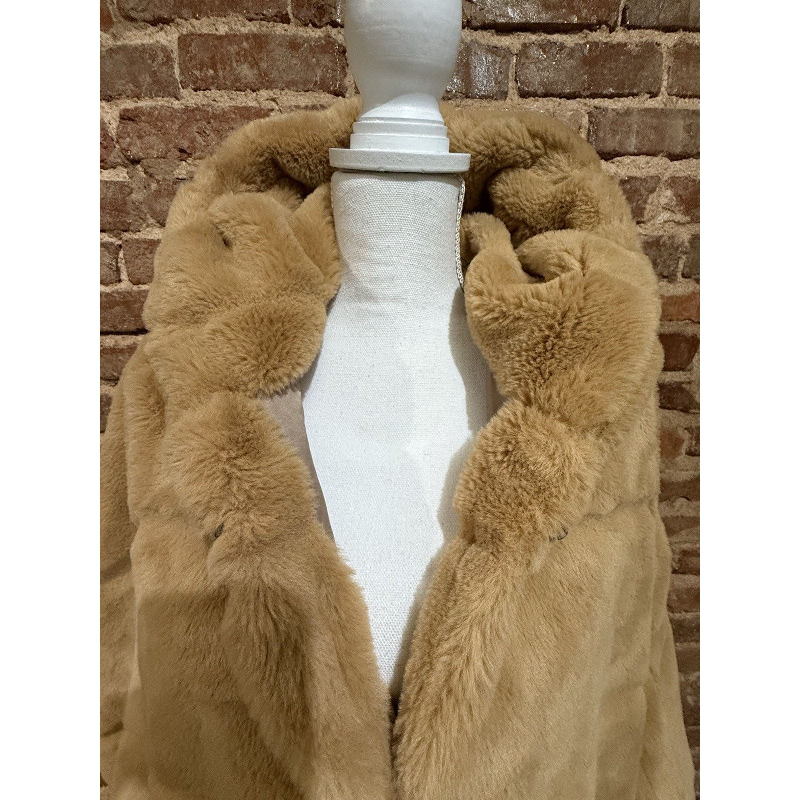 & Other Stories QIYE FAUX FUR HOODED TAN RIBBED FURRY JACKET ONE SIZE Size ONE SIZE - 6 Thumbnail