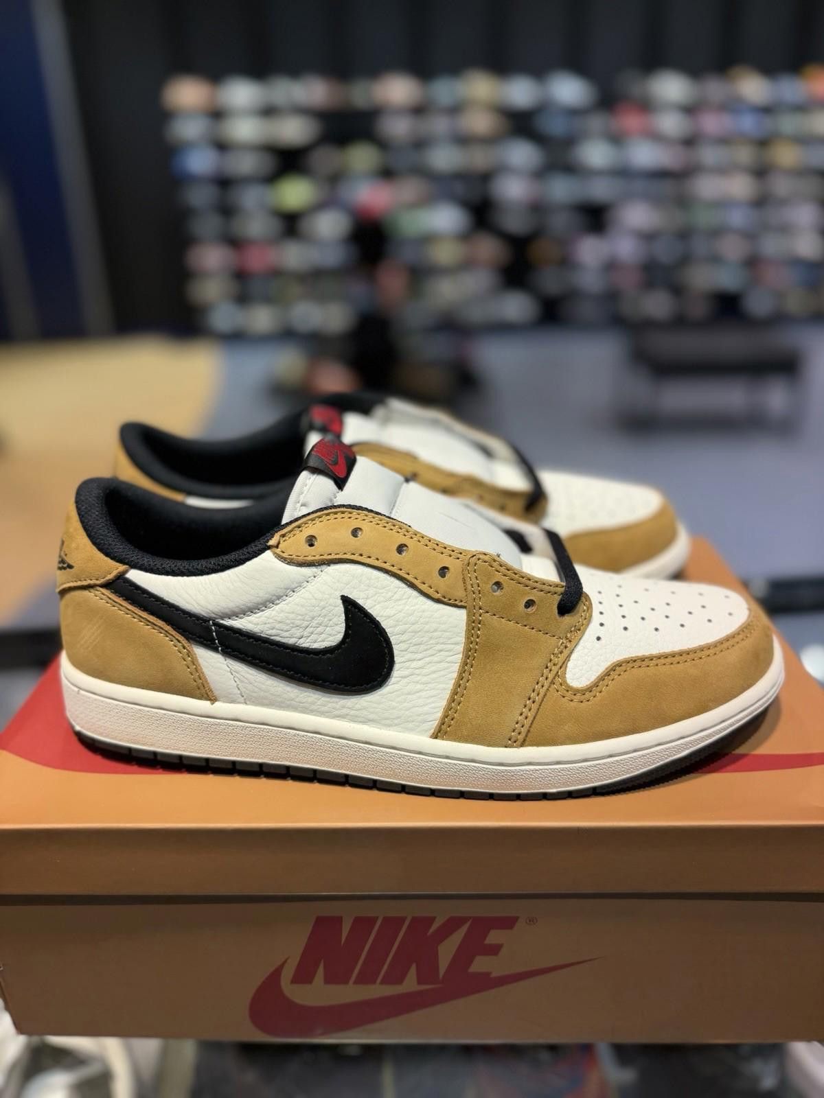 Jordan Brand Size 10.5M Air Jordan 1 Low OG Rookie of the Year CZ0790-107 Size US 10.5 / EU 43-44 - 2 Thumbnail