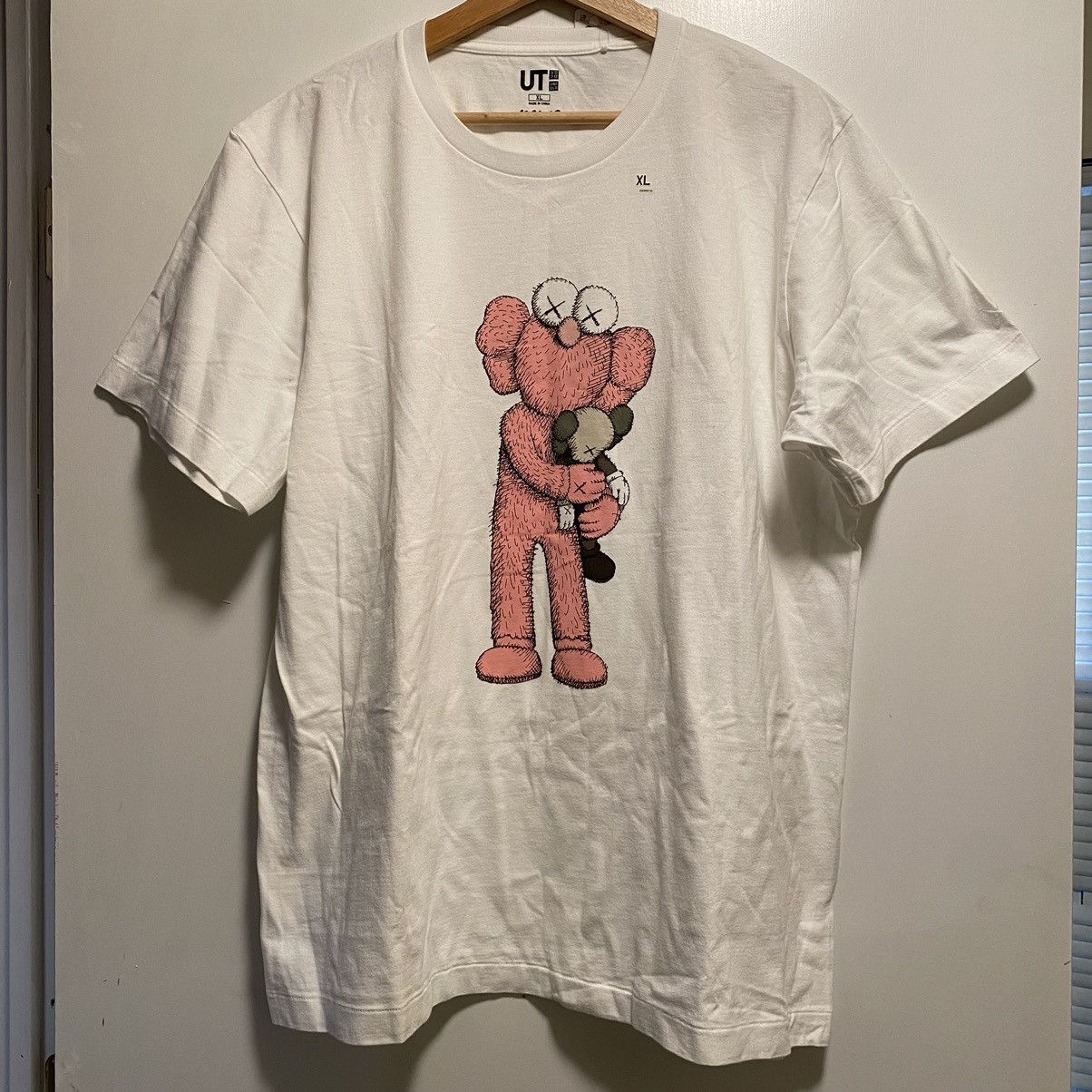 Kaws × Uniqlo Kaws X Uniqlo Pink BFF Tee White Size US XL / EU 56 / 4 - 1 Thumbnail