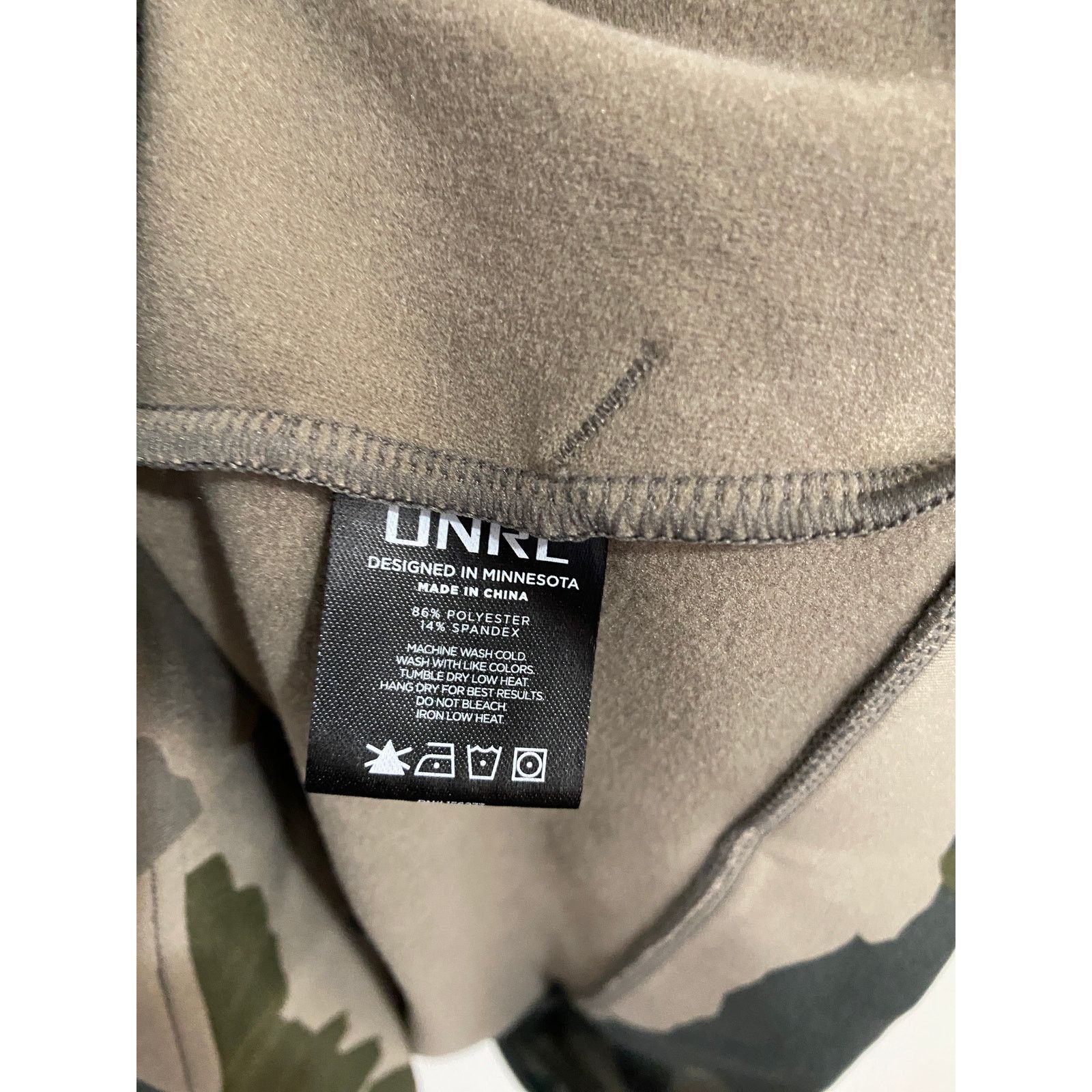 NCAA Minnesota Gophers Row the Boat UNRL Brand Camo Hoodie Size S Size US S / EU 44-46 / 1 - 5 Thumbnail