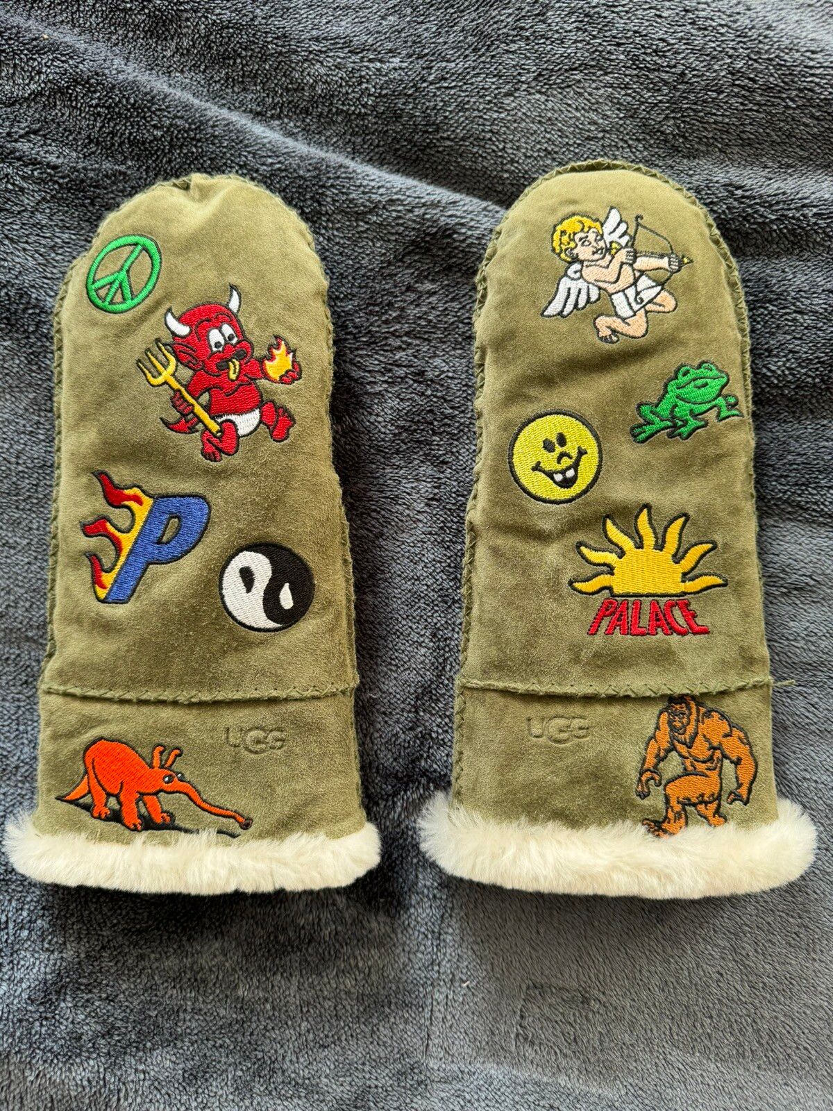 Palace Palace x UGG Sheepskin Mitten | Grailed