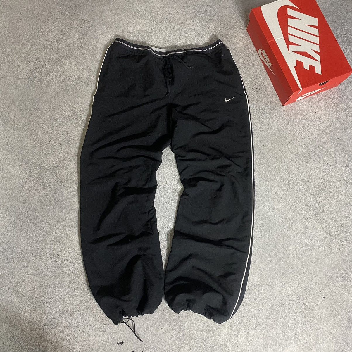 Nike Vintage Nike Track Pants XL Size US 34 / EU 50 - 1 Thumbnail