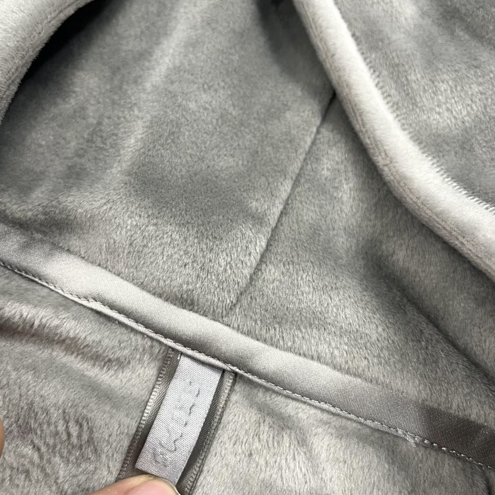 SKIMS Skims Hoodie Womens L Gray Velour Full Zip Cropped Lounge Soft Hooded Jacket Size L / US 10 / IT 46 - 4 Thumbnail