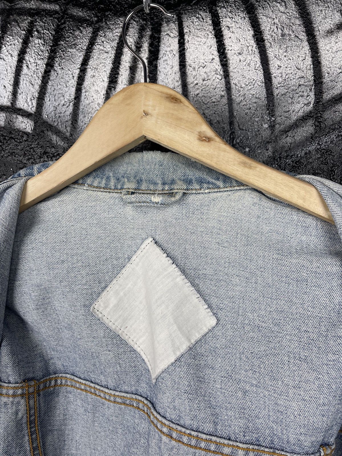 Wrangler Wrangler Vintage 80s Blue Distressed Denim Trucker Jeans Jacket Men’s Size Large Size US L / EU 52-54 / 3 - 10 Thumbnail