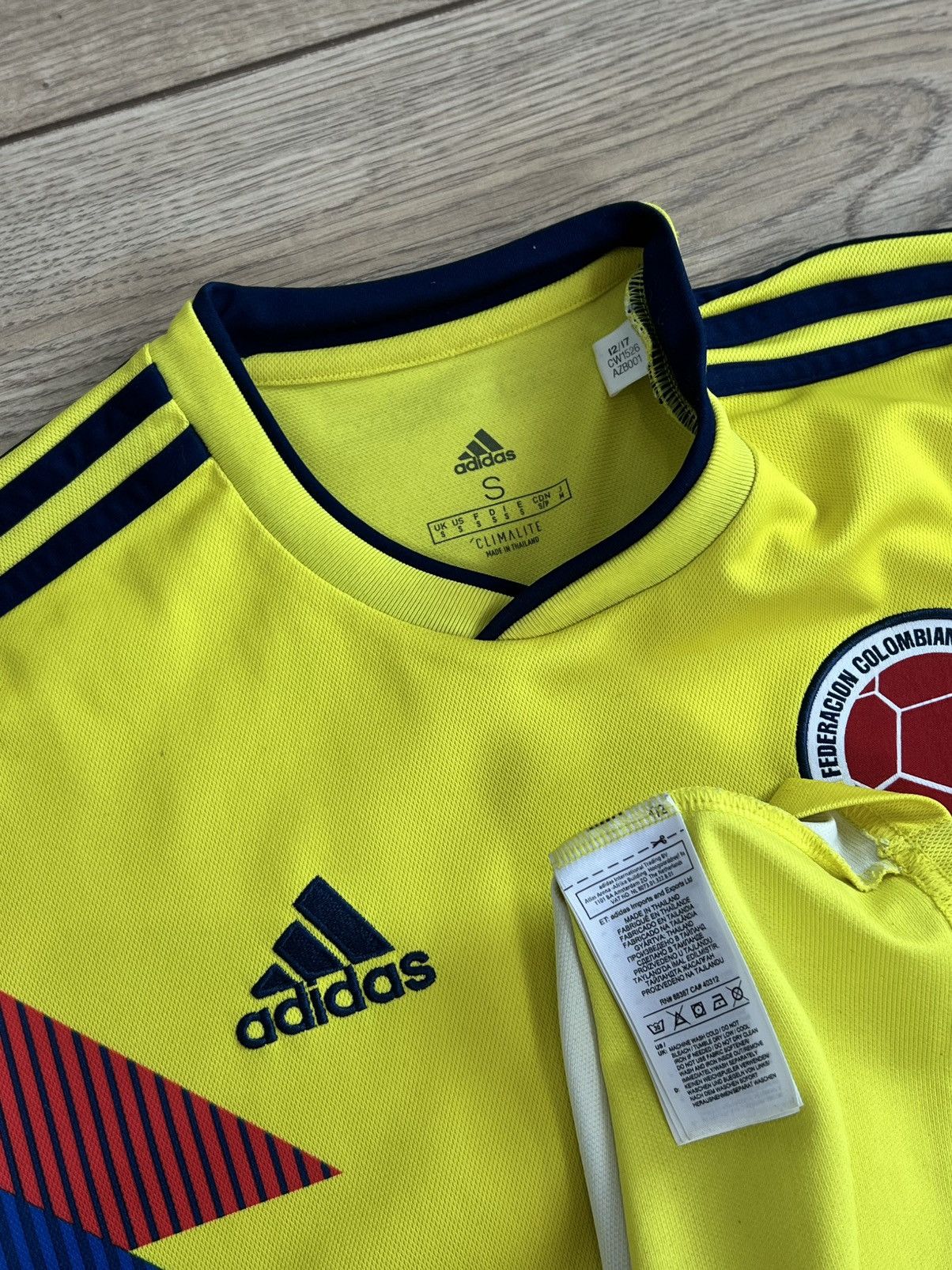 Adidas Adidas Colombia National Team 2018 Home Soccer Jersey Size S Size US S / EU 44-46 / 1 - 3 Thumbnail