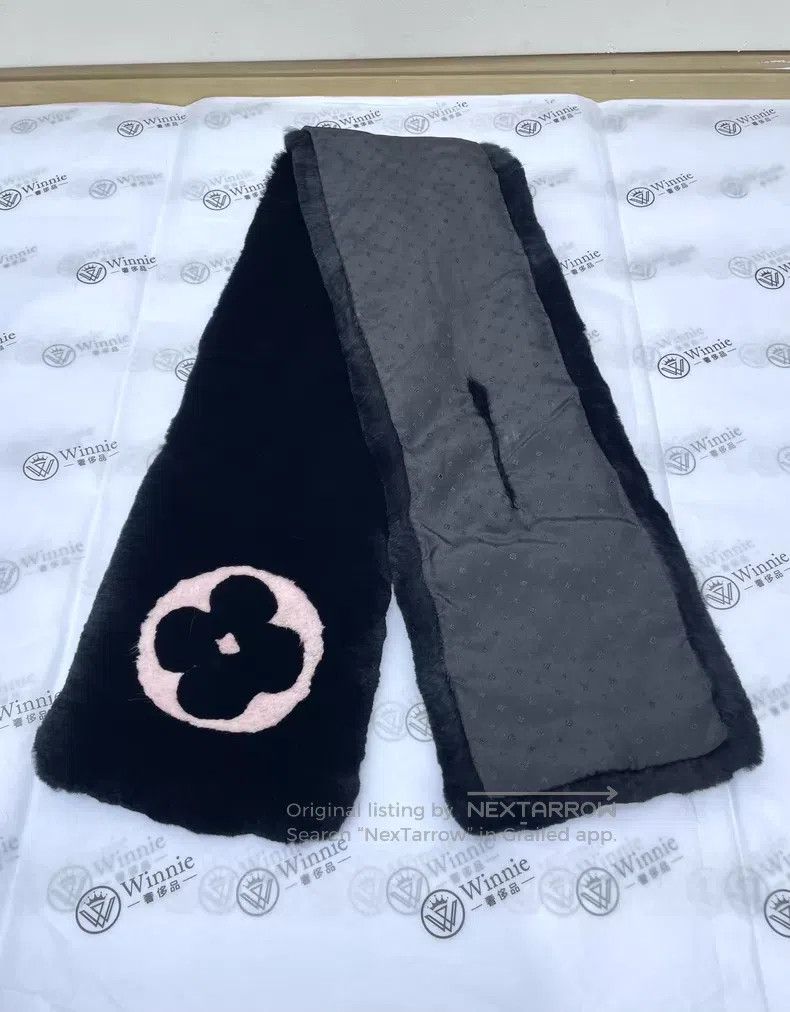Louis Vuitton Louis Vuitton Black and pink jacquard logo fur scarf Size ONE SIZE - 3 Thumbnail