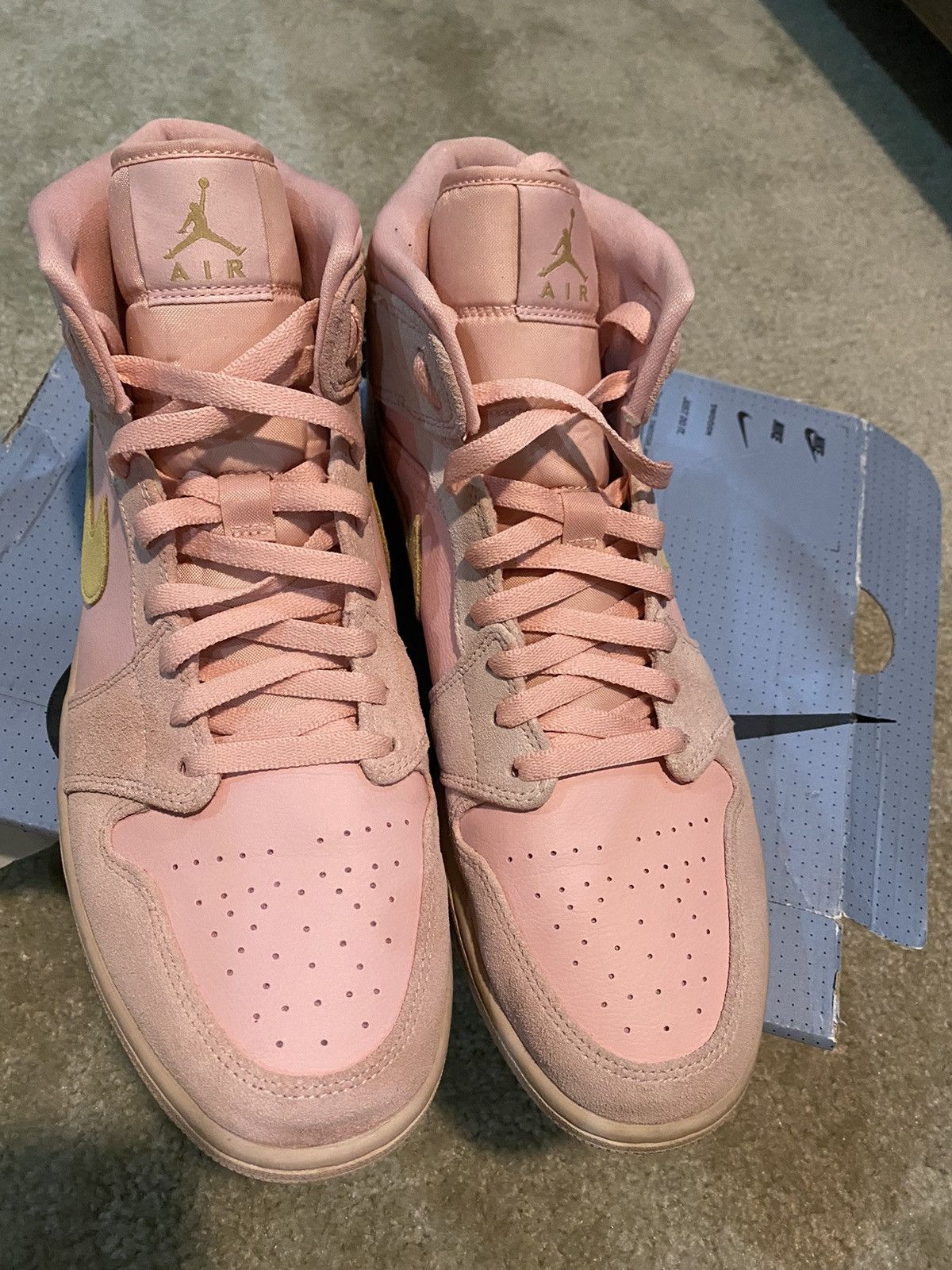 Jordan Brand × Nike Nike Air Jordan 1 Mid Coral Gold Size US 12.5 / EU 45-46 - 4 Thumbnail