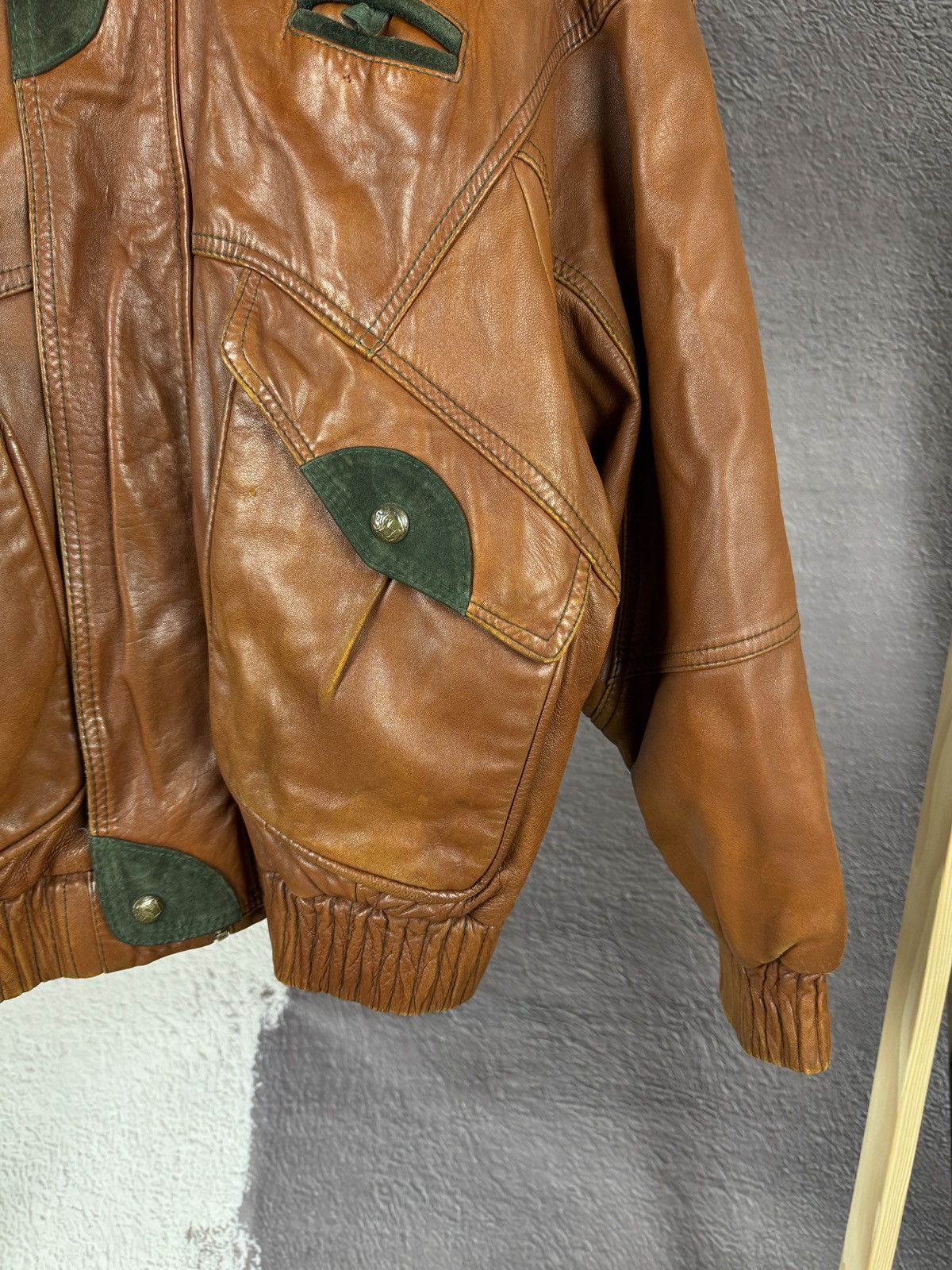 Vintage Dikarpa Italy vintage brown leather bomber jacket Size US XL / EU 56 / 4 - 5 Thumbnail