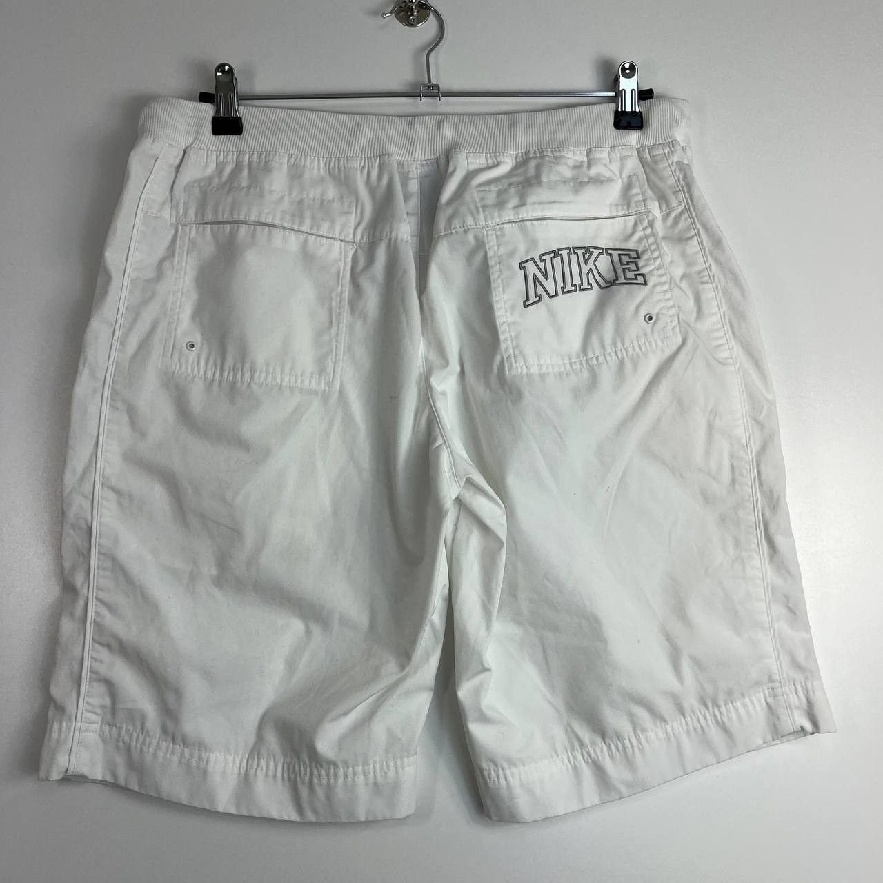 Nike Nike White Vintage Casual Sports Shorts Mens Size L Size US 40 / EU 56 - 7 Thumbnail