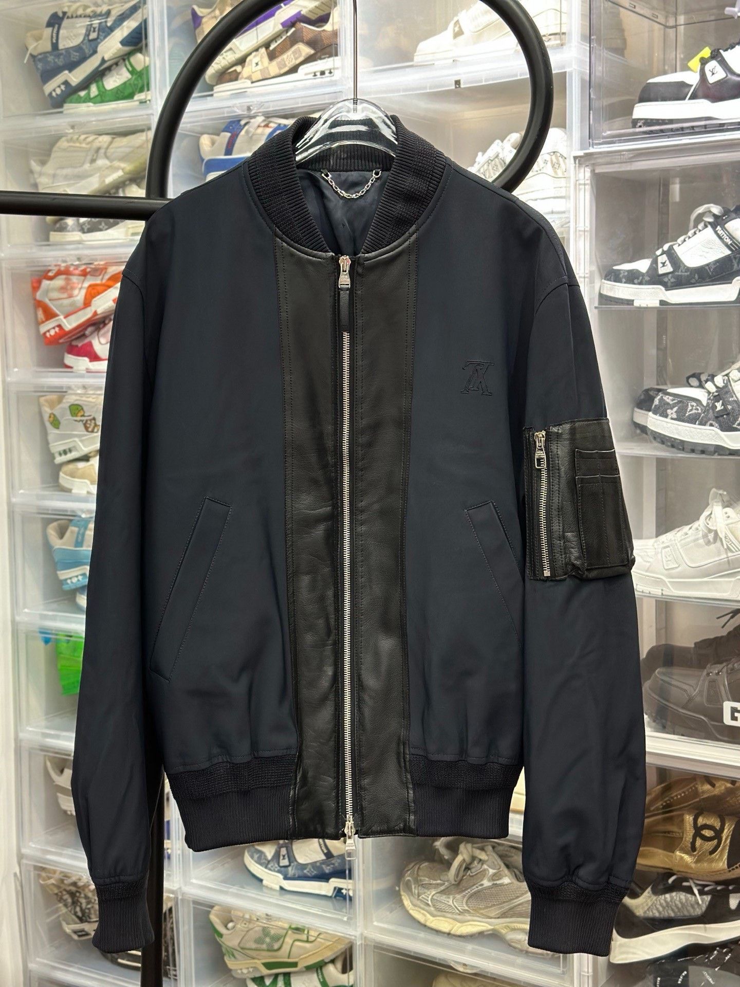 Louis Vuitton Louis Vuitton Light Jacket 44.5 Men Size US L / EU 52-54 / 3 - 1 Thumbnail