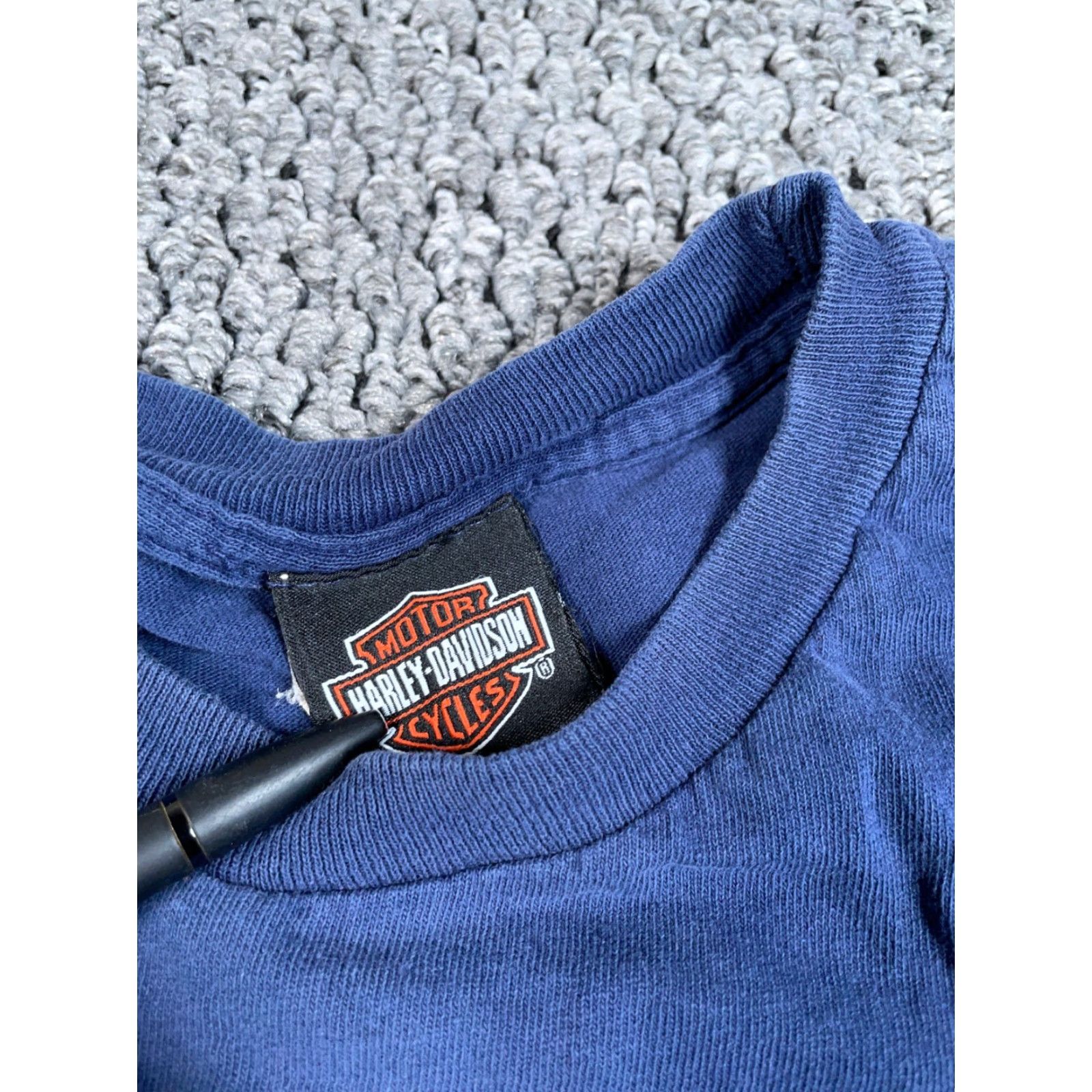 Harley Davidson VINTAGE Harley-Davidson Detroit Michigan T-Shirt Adult Large Dark Blue Skull USA Flag - Men’s L Shirt Graphic Print 2019 Newsprint Theme Size US L / EU 52-54 / 3 - 3 Thumbnail
