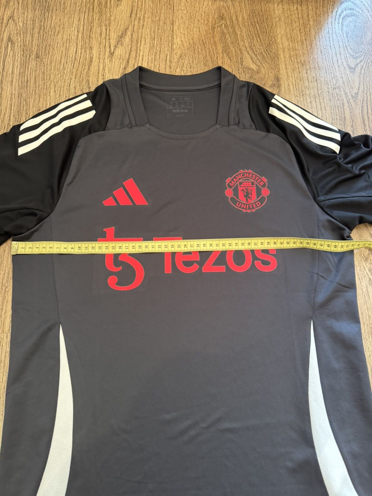 Adidas MANCHESTER UNITED 2024 TRAINING FOOTBALL JERSEY ADIDAS SIZ M Size US M / EU 48-50 / 2 - 3 Thumbnail