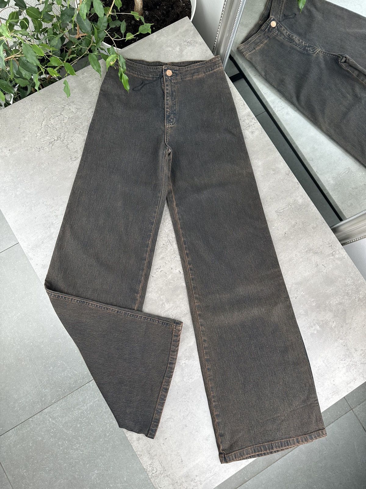 image of Avant Garde x Vintage Wide Jeans Y2K in Brown, Women's (Size 27)