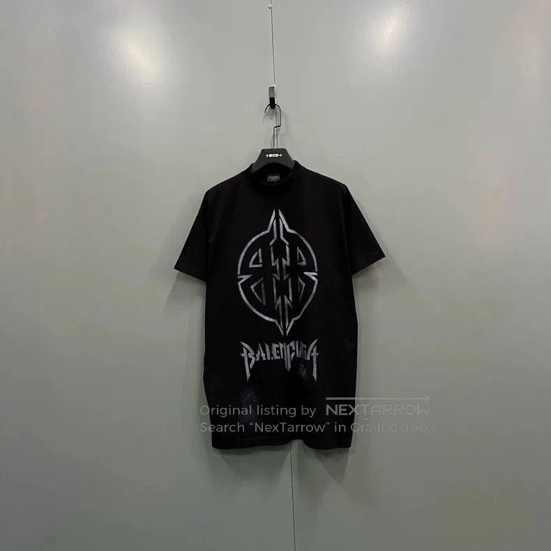 Balenciaga Balenciaga Distressed BB Print Tee. Size US S / EU 44-46 / 1 - 1 Thumbnail