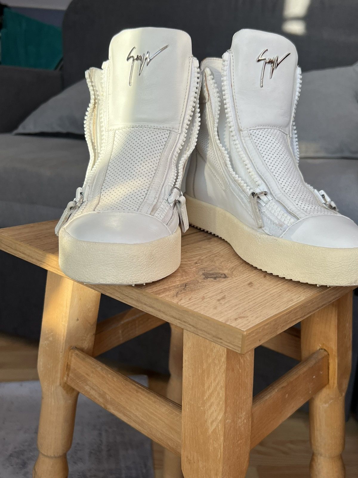 Giuseppe Zanotti Giuseppe Zanotti white hi top sneakers Size US 5.5 / EU 38 - 2 Thumbnail