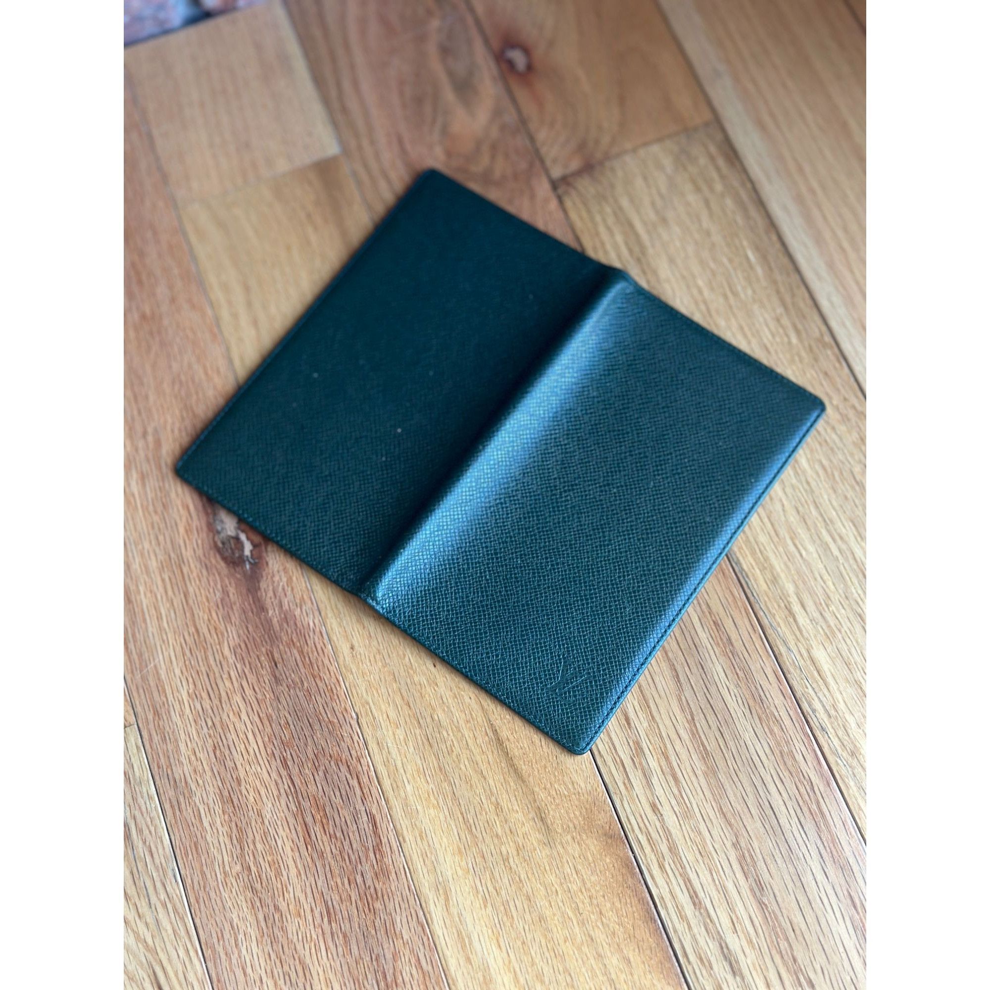 Louis Vuitton AUTH LOUIS VUITTON TAIGA BI-FOLD WALLET LEATHER PREOWNED FOR Size ONE SIZE - 7 Thumbnail