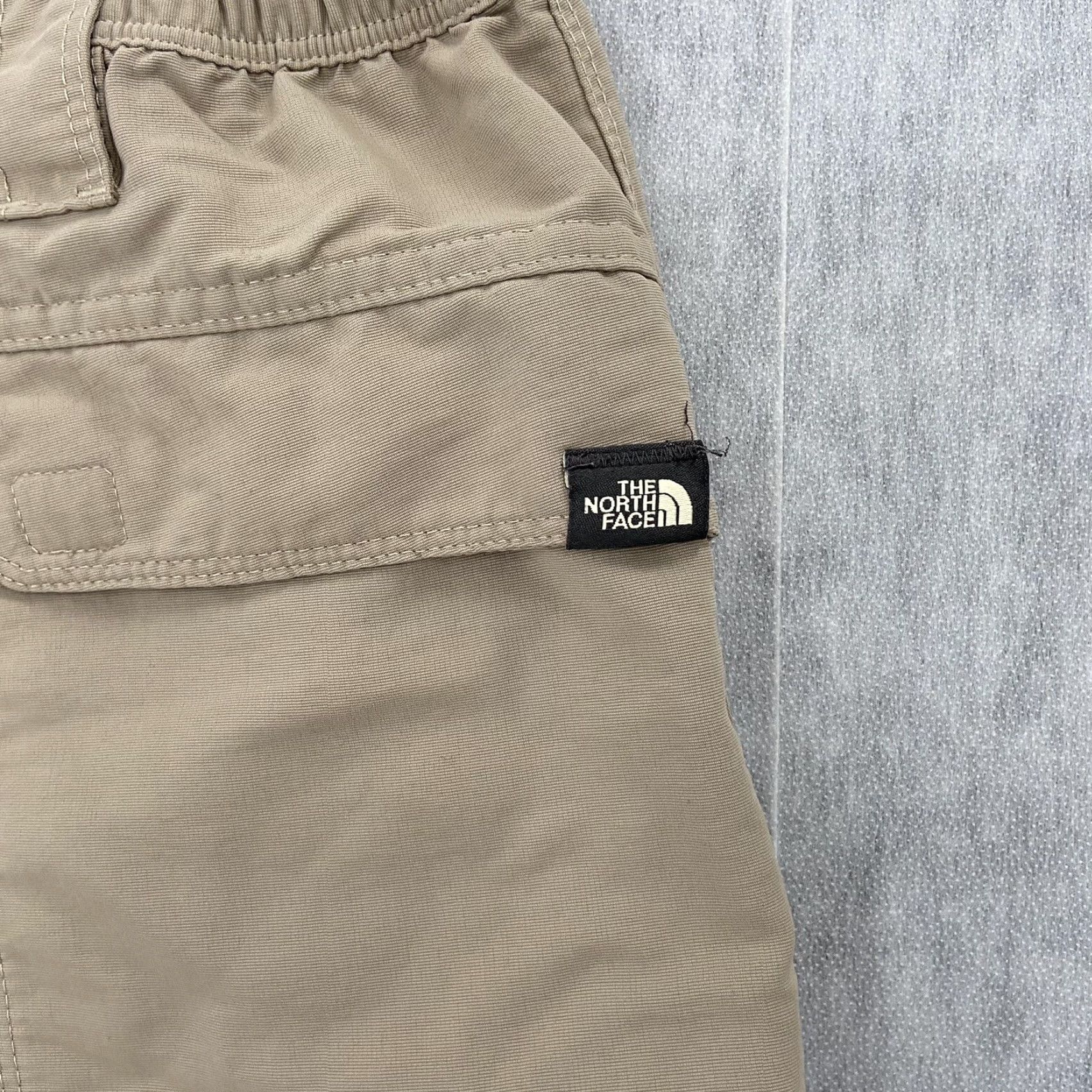 The North Face VINTAGE The North Face Cargo Shorts Men Medium Khaki Nylon Outdoors Hiking Fishing Casual Size US 31 - 4 Thumbnail